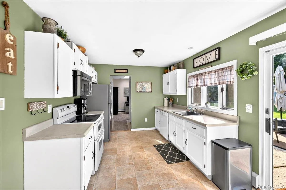 111 Sequoia Drive, Brookhaven, NY, 3 Bedrooms Bedrooms, 6 Rooms Rooms,1 BathroomBathrooms,Residential,For Rent,Sequoia,0,1022468 111 Sequoia Drive, Brookhaven, NY, 3 Bedrooms Bedrooms, 6 Rooms Rooms,1 BathroomBathrooms,Residential,For Rent,Sequoia,0,1022468