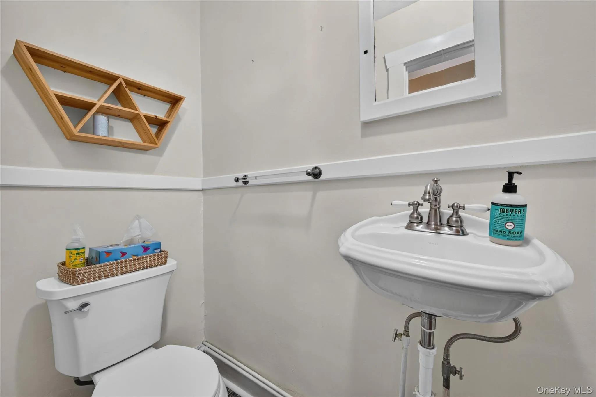 9 Stone Street, Newburgh (town), NY, 3 Bedrooms Bedrooms, 7 Rooms Rooms,1 BathroomBathrooms,Residential,For Rent,Stone,0,1022469 9 Stone Street, Newburgh (town), NY, 3 Bedrooms Bedrooms, 7 Rooms Rooms,1 BathroomBathrooms,Residential,For Rent,Stone,0,1022469
