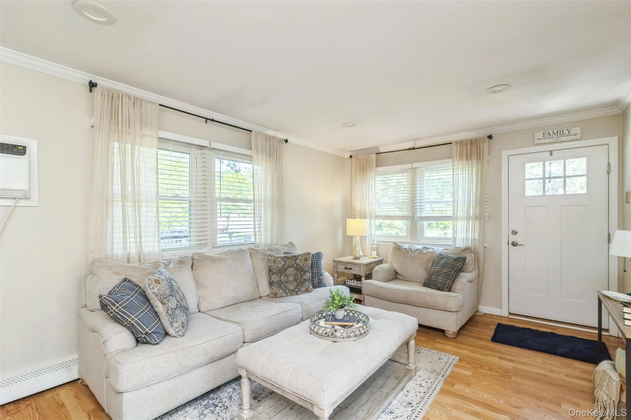 12 Oak Street, Brookhaven, NY, 3 Bedrooms Bedrooms, 7 Rooms Rooms,2 BathroomsBathrooms,Residential,For Rent,Oak,0,1022476 12 Oak Street, Brookhaven, NY, 3 Bedrooms Bedrooms, 7 Rooms Rooms,2 BathroomsBathrooms,Residential,For Rent,Oak,0,1022476