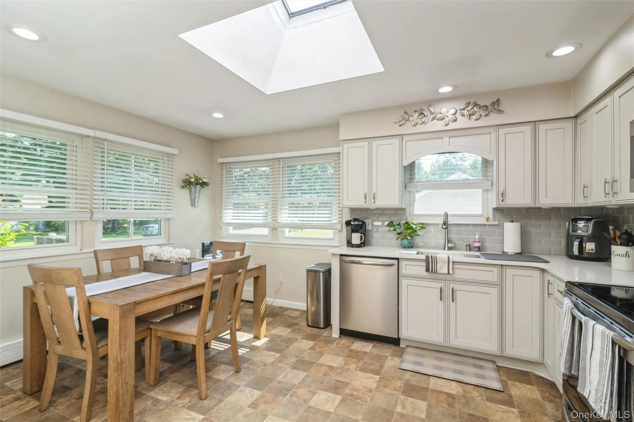 12 Oak Street, Brookhaven, NY, 3 Bedrooms Bedrooms, 7 Rooms Rooms,2 BathroomsBathrooms,Residential,For Rent,Oak,0,1022476 12 Oak Street, Brookhaven, NY, 3 Bedrooms Bedrooms, 7 Rooms Rooms,2 BathroomsBathrooms,Residential,For Rent,Oak,0,1022476