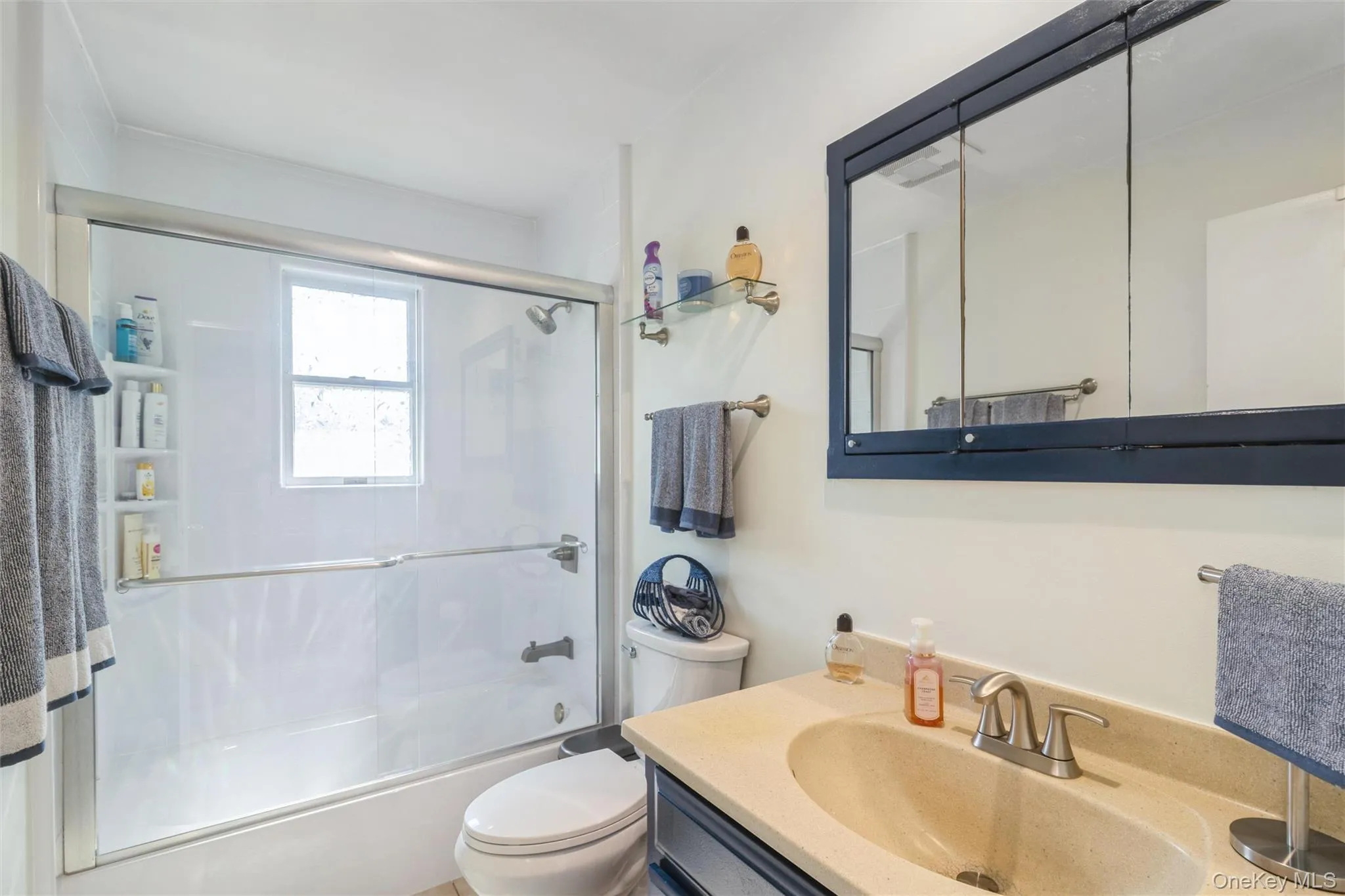 12 Oak Street, Brookhaven, NY, 3 Bedrooms Bedrooms, 7 Rooms Rooms,2 BathroomsBathrooms,Residential,For Rent,Oak,0,1022476 12 Oak Street, Brookhaven, NY, 3 Bedrooms Bedrooms, 7 Rooms Rooms,2 BathroomsBathrooms,Residential,For Rent,Oak,0,1022476