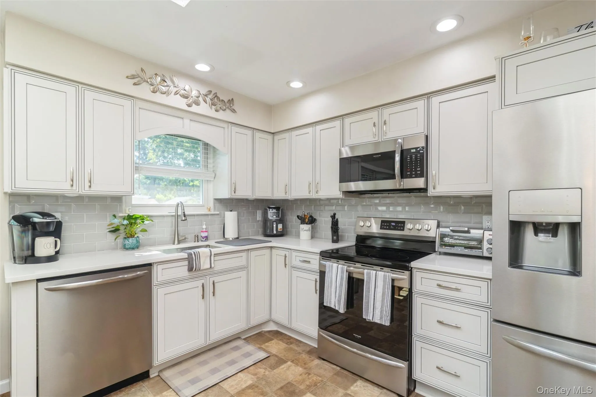 12 Oak Street, Brookhaven, NY, 3 Bedrooms Bedrooms, 7 Rooms Rooms,2 BathroomsBathrooms,Residential,For Rent,Oak,0,1022476 12 Oak Street, Brookhaven, NY, 3 Bedrooms Bedrooms, 7 Rooms Rooms,2 BathroomsBathrooms,Residential,For Rent,Oak,0,1022476
