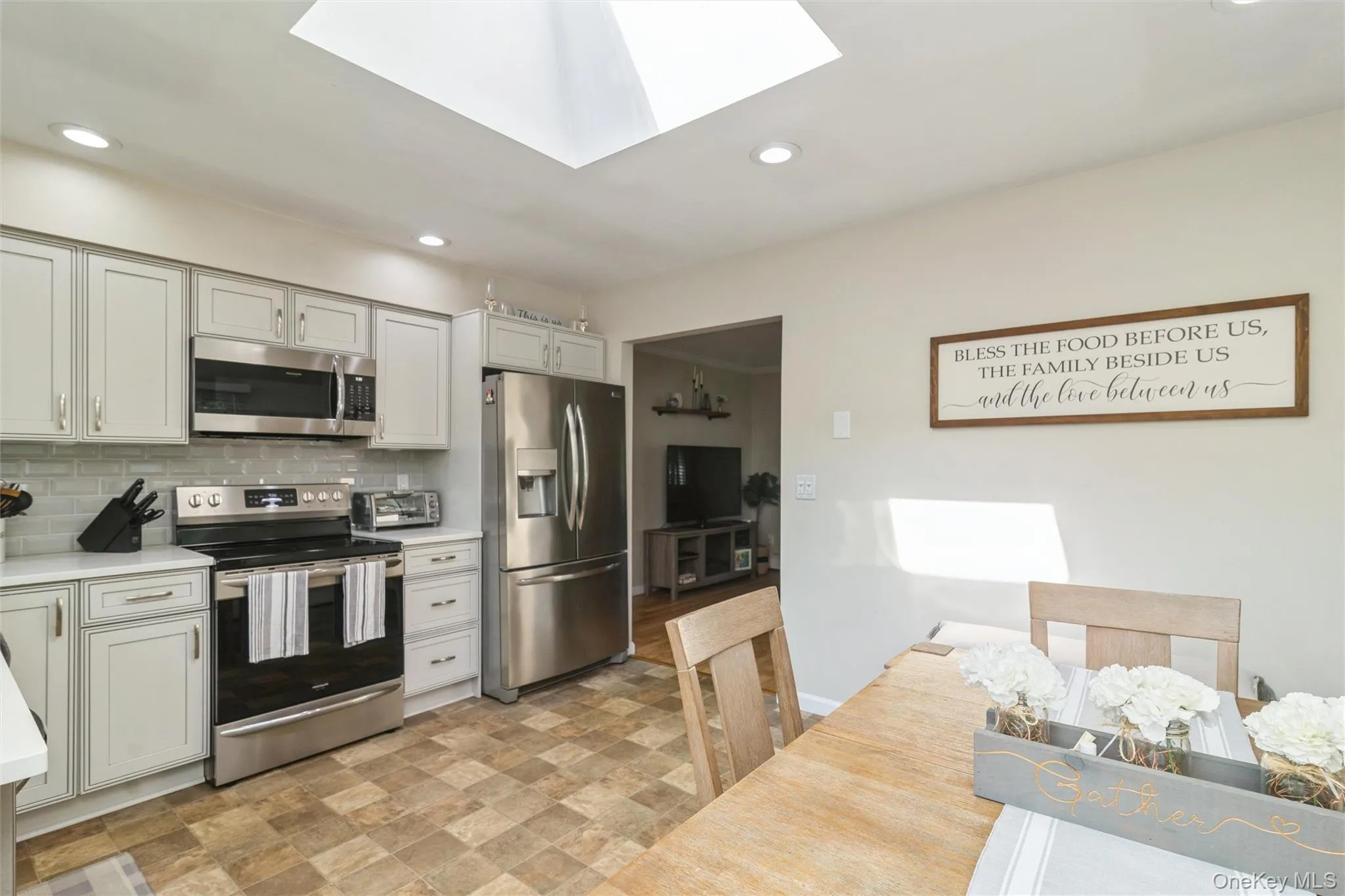 12 Oak Street, Brookhaven, NY, 3 Bedrooms Bedrooms, 7 Rooms Rooms,2 BathroomsBathrooms,Residential,For Rent,Oak,0,1022476 12 Oak Street, Brookhaven, NY, 3 Bedrooms Bedrooms, 7 Rooms Rooms,2 BathroomsBathrooms,Residential,For Rent,Oak,0,1022476