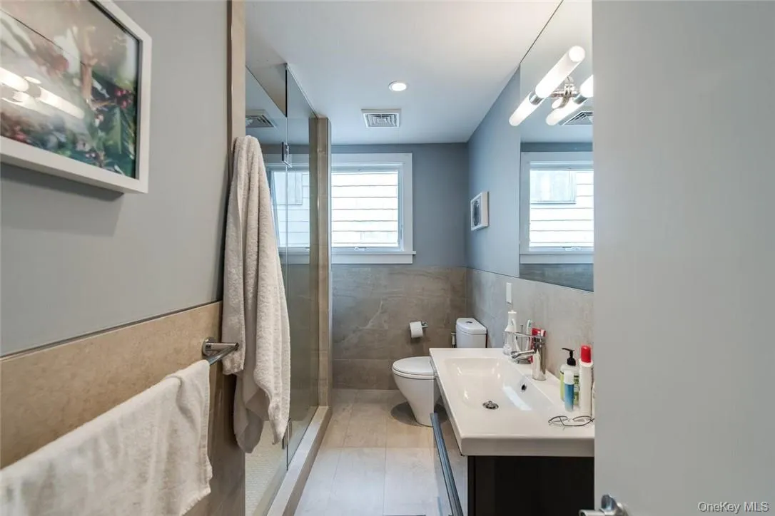 Beautiful Renovated Full Bathroom Beautiful Renovated Full Bathroom