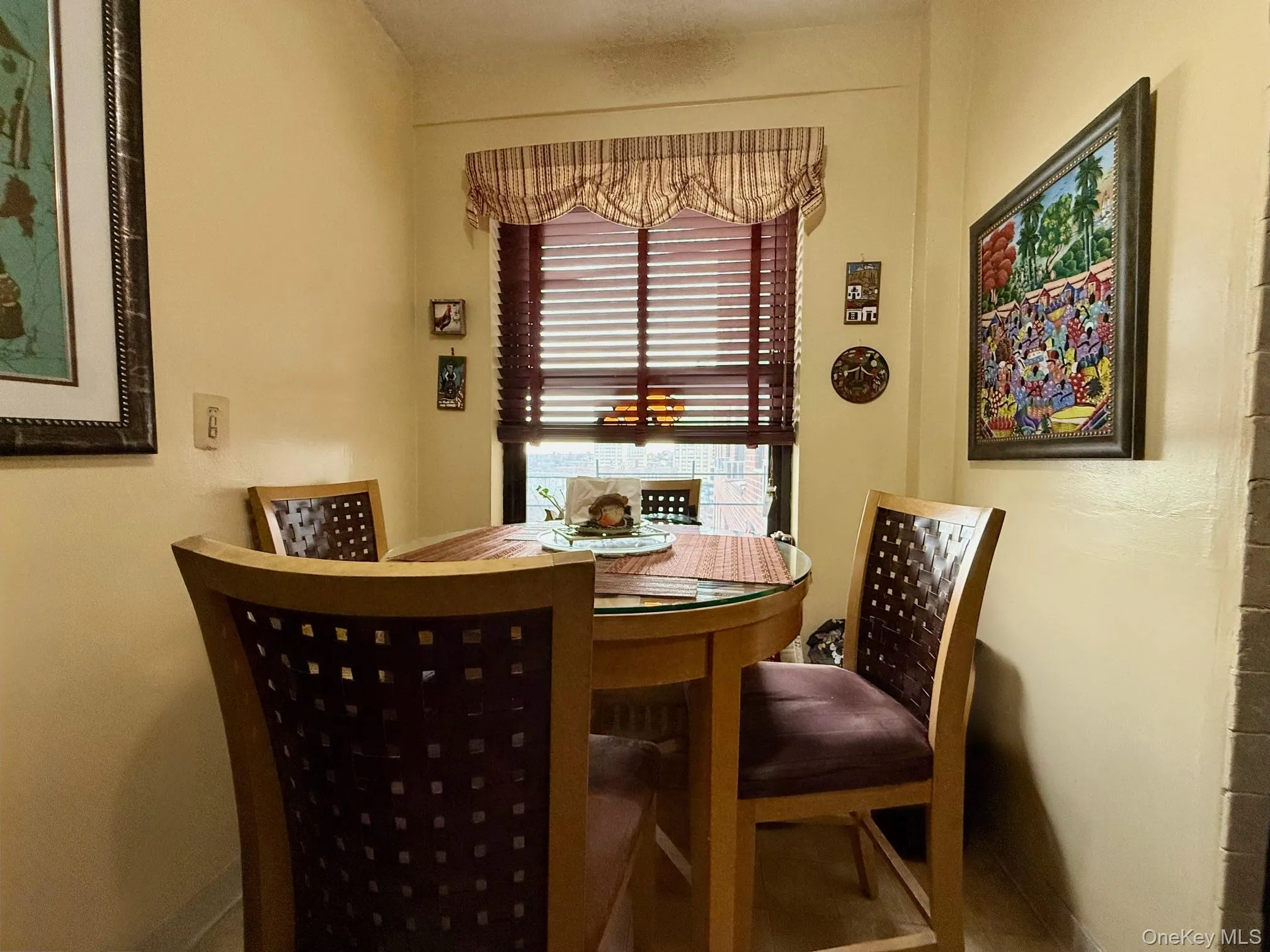 Eat in kitchen area, with large window in the corner of the building, great for ventilation Eat in kitchen area, with large window in the corner of the building, great for ventilation