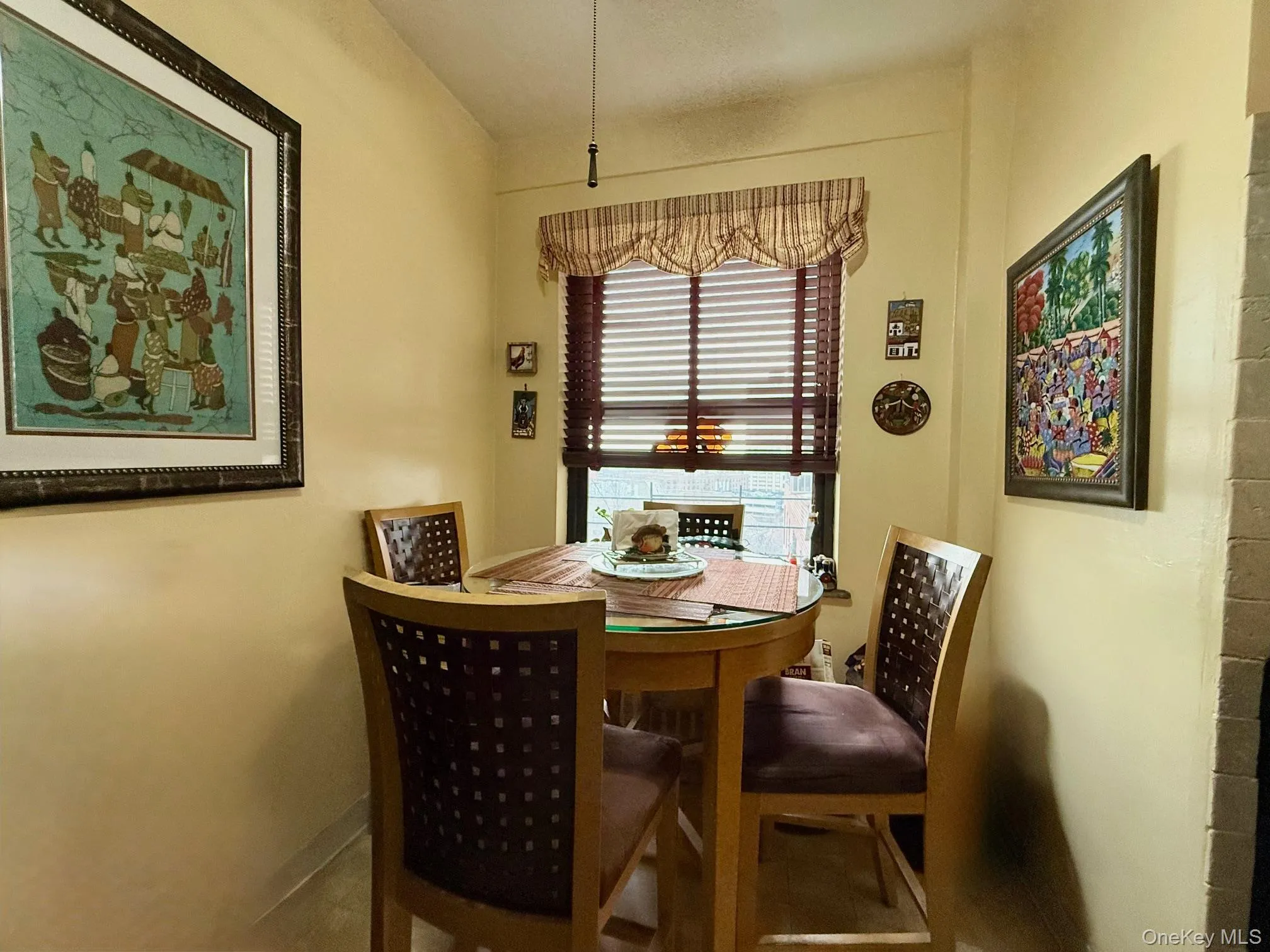 Eat in kitchen area, with large window in the corner of the building, great for ventilation Eat in kitchen area, with large window in the corner of the building, great for ventilation
