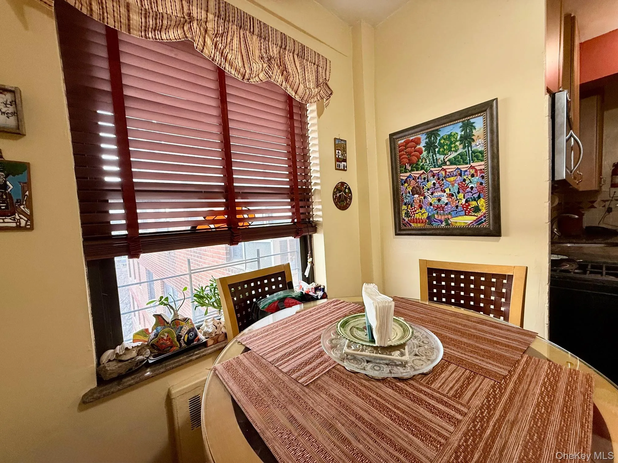 Eat in kitchen area, with large window in the corner of the building, great for ventilation Eat in kitchen area, with large window in the corner of the building, great for ventilation