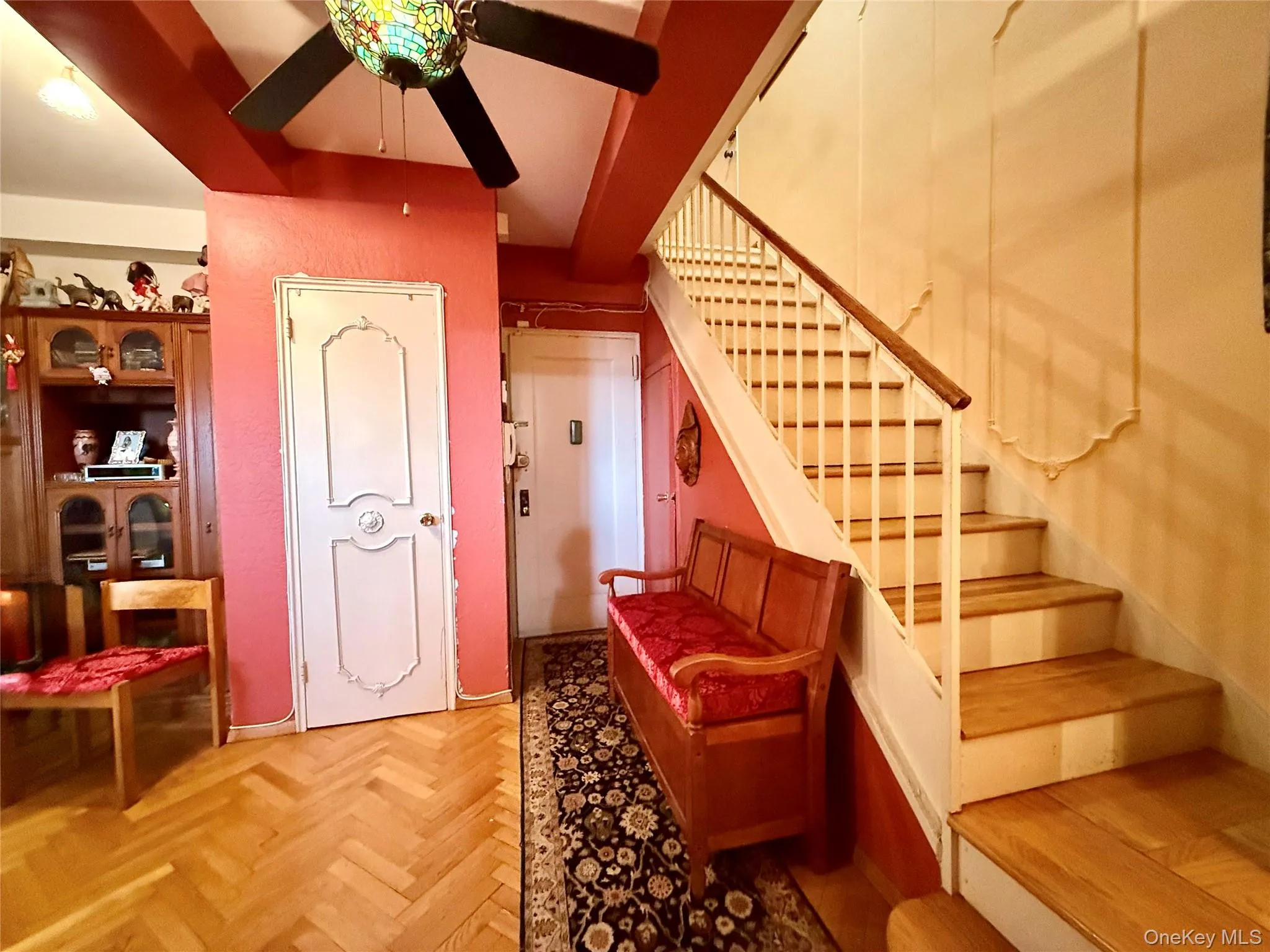 Main entrance on the 9th floor, hardwood floors, coat closet, storage under stairs, open to the dining area Main entrance on the 9th floor, hardwood floors, coat closet, storage under stairs, open to the dining area