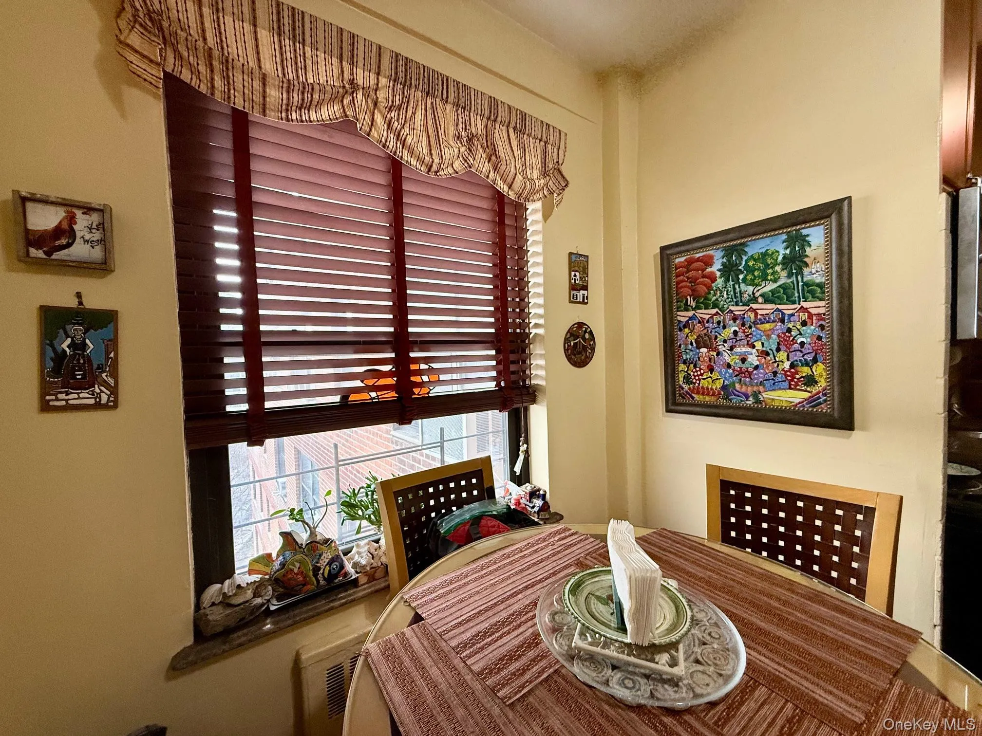 Eat in kitchen area, with large window in the corner of the building, great for ventilation Eat in kitchen area, with large window in the corner of the building, great for ventilation