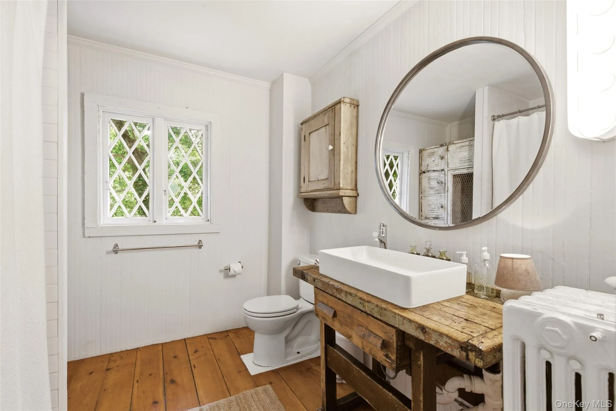 Upstairs full bathroom Upstairs full bathroom