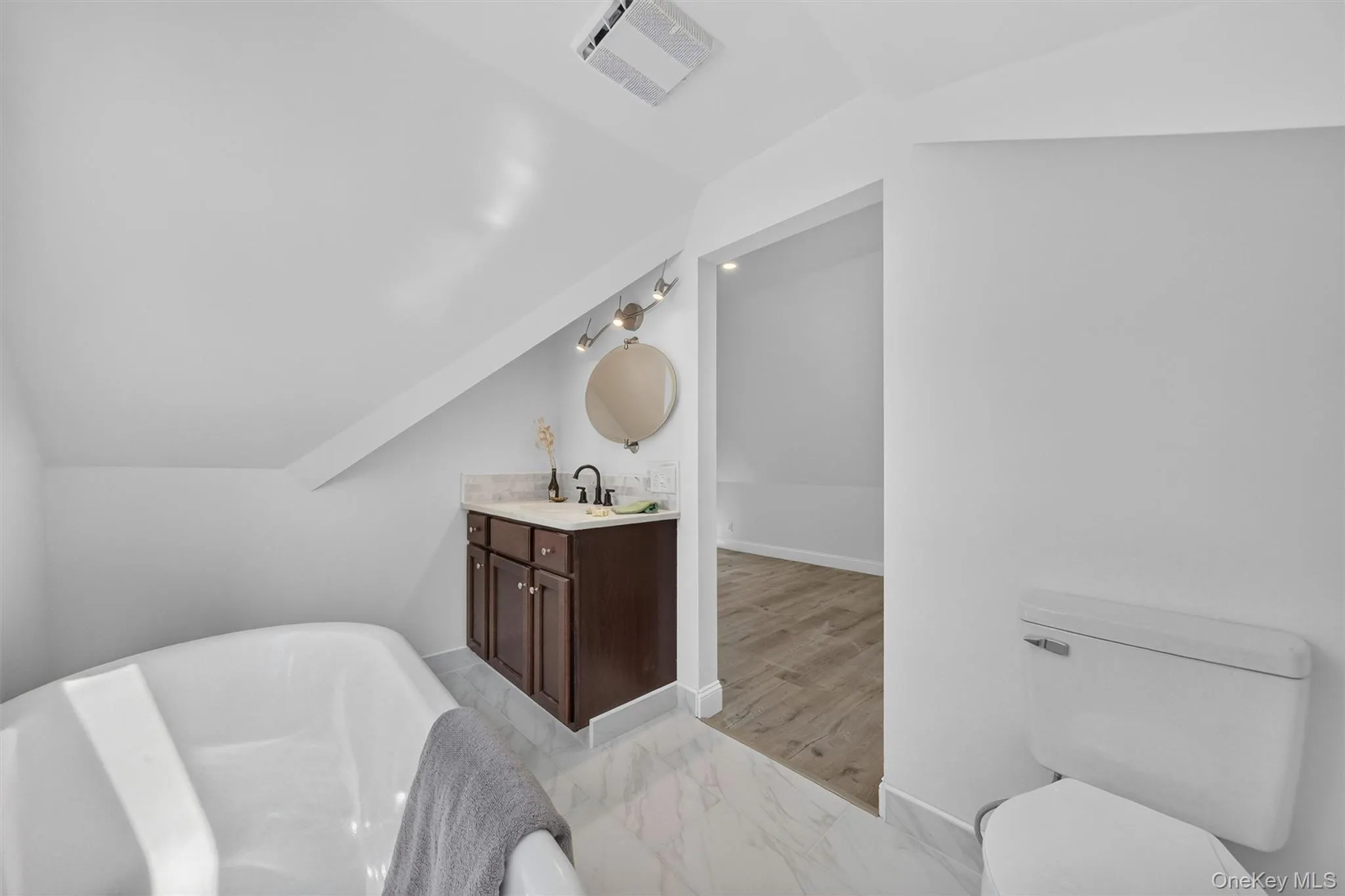 262 Linden Avenue, Red Hook, NY, 3 Bedrooms Bedrooms, 7 Rooms Rooms,3 BathroomsBathrooms,Residential,For Rent,Linden,0,1022522 262 Linden Avenue, Red Hook, NY, 3 Bedrooms Bedrooms, 7 Rooms Rooms,3 BathroomsBathrooms,Residential,For Rent,Linden,0,1022522