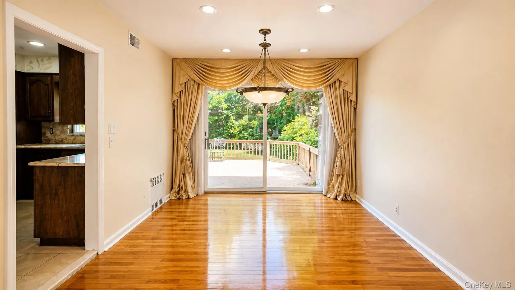 8017 215th Street, New York, NY, 3 Bedrooms Bedrooms, 5 Rooms Rooms,2 BathroomsBathrooms,Residential,For Rent,215th,0,1022523 8017 215th Street, New York, NY, 3 Bedrooms Bedrooms, 5 Rooms Rooms,2 BathroomsBathrooms,Residential,For Rent,215th,0,1022523