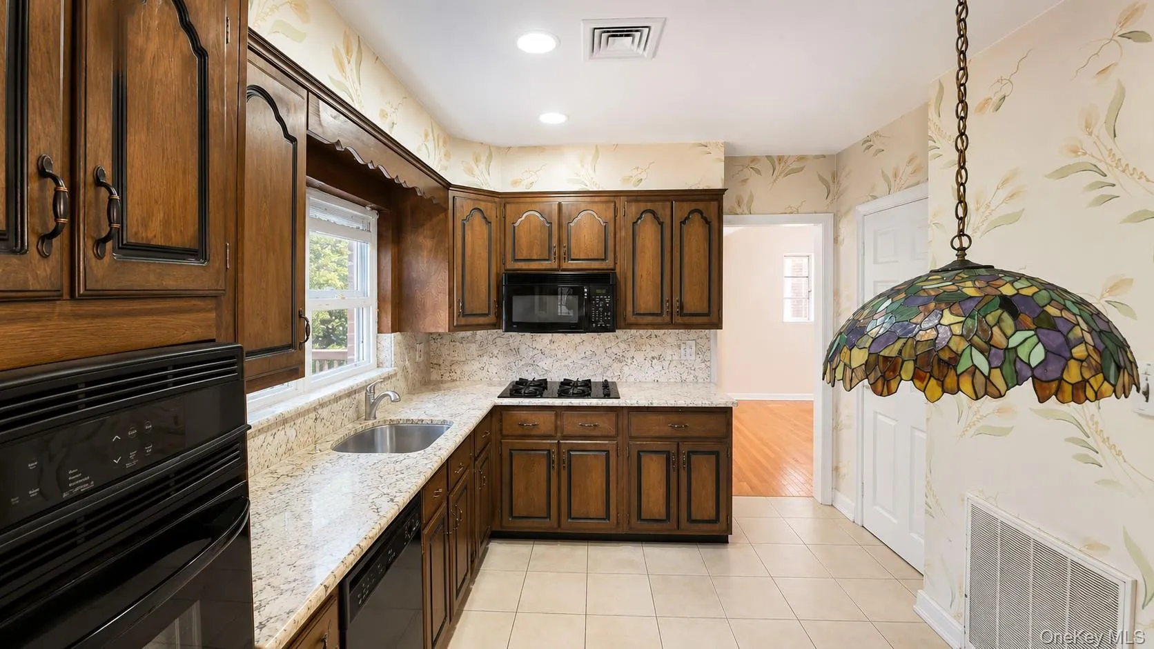 8017 215th Street, New York, NY, 3 Bedrooms Bedrooms, 5 Rooms Rooms,2 BathroomsBathrooms,Residential,For Rent,215th,0,1022523 8017 215th Street, New York, NY, 3 Bedrooms Bedrooms, 5 Rooms Rooms,2 BathroomsBathrooms,Residential,For Rent,215th,0,1022523
