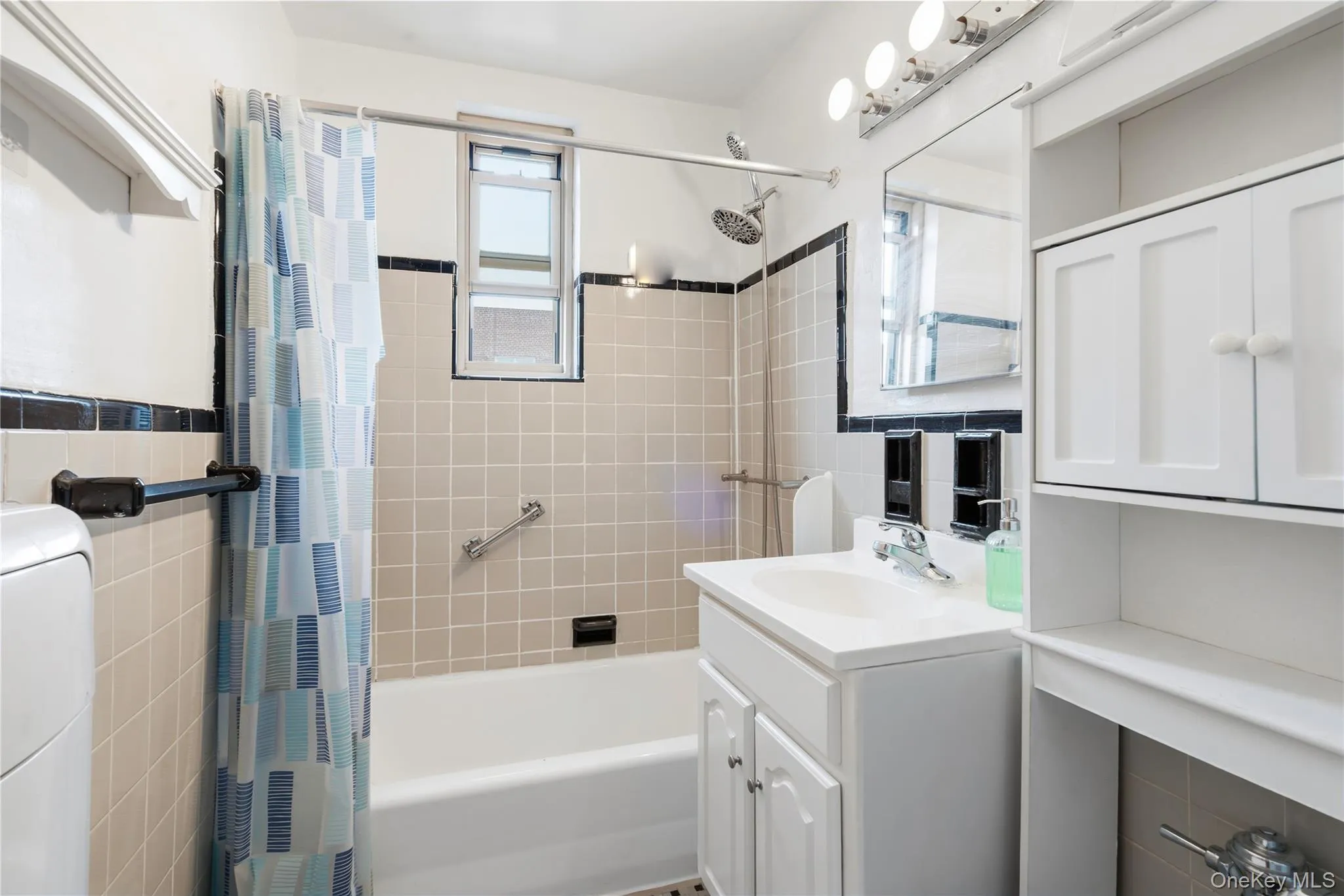 67-25 Clyde Street, New York, NY, 2 Rooms Rooms,1 BathroomBathrooms,Residential,For Rent,Clyde,0,1022529 67-25 Clyde Street, New York, NY, 2 Rooms Rooms,1 BathroomBathrooms,Residential,For Rent,Clyde,0,1022529