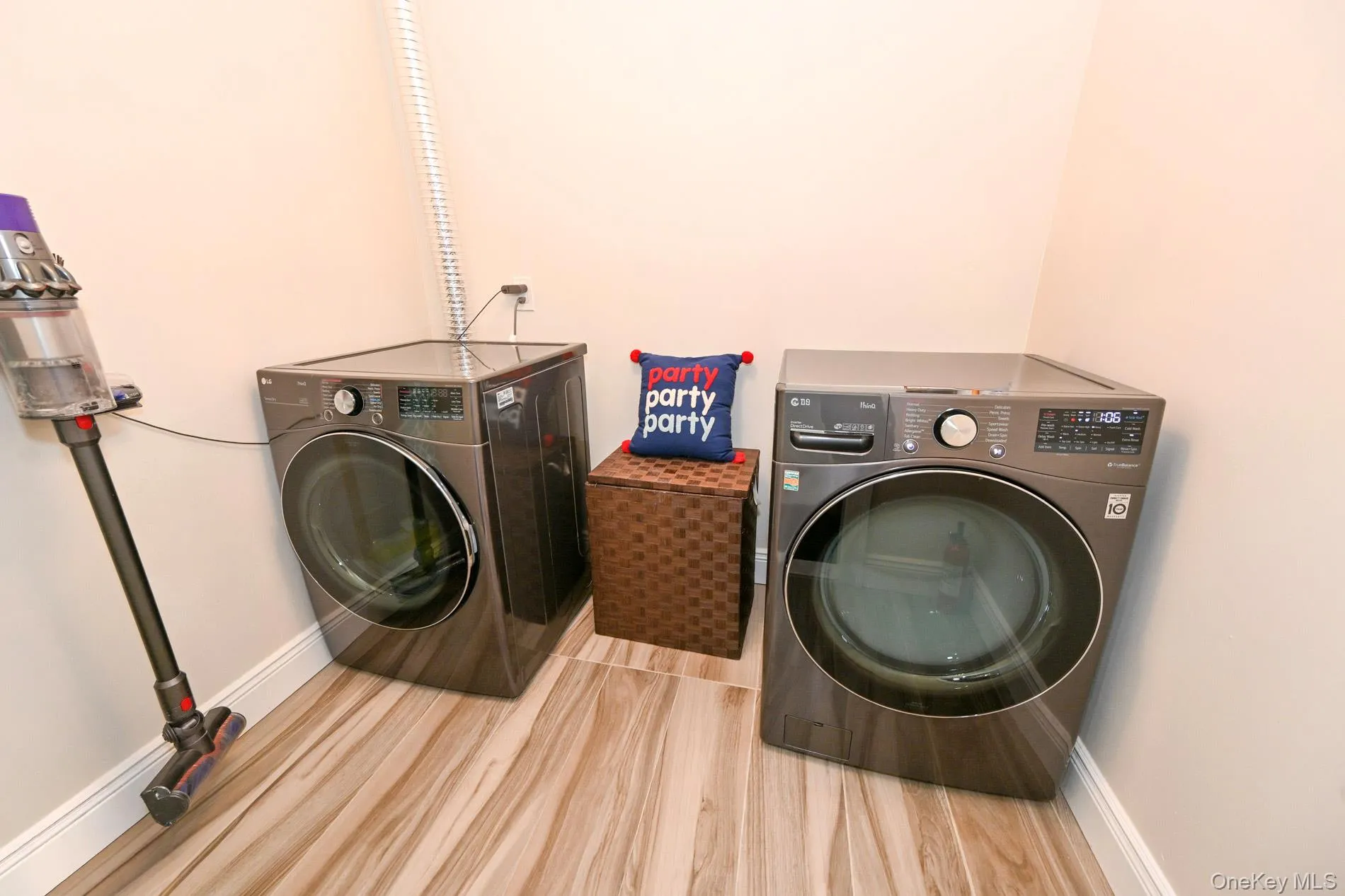 816 Gehrig Avenue, Hempstead, NY, 5 Bedrooms Bedrooms, 15 Rooms Rooms,4 BathroomsBathrooms,Residential,For Rent,Gehrig,0,1022532 816 Gehrig Avenue, Hempstead, NY, 5 Bedrooms Bedrooms, 15 Rooms Rooms,4 BathroomsBathrooms,Residential,For Rent,Gehrig,0,1022532