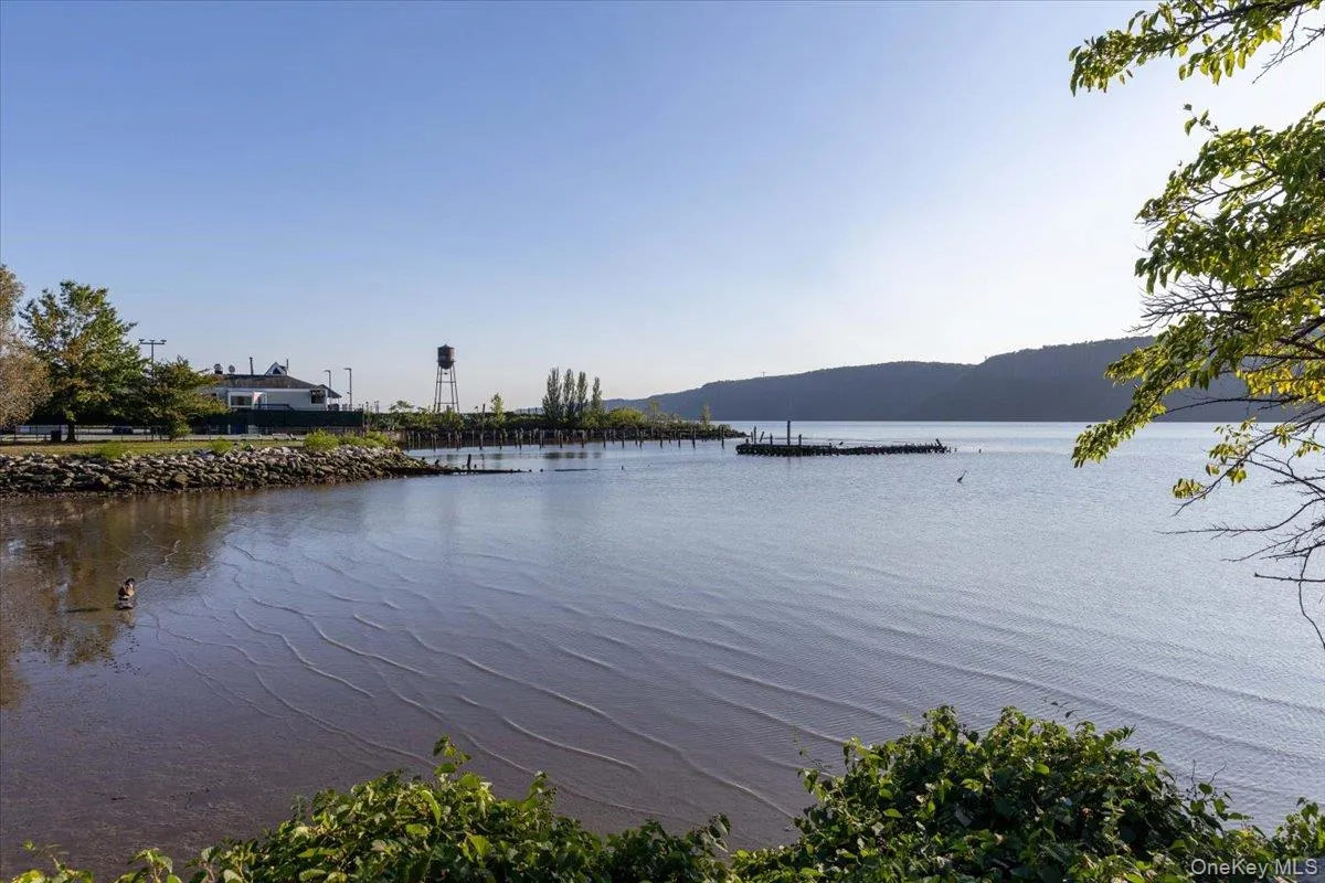 Uninterrupted tranquility along the Hudson River park systems. Uninterrupted tranquility along the Hudson River park systems.