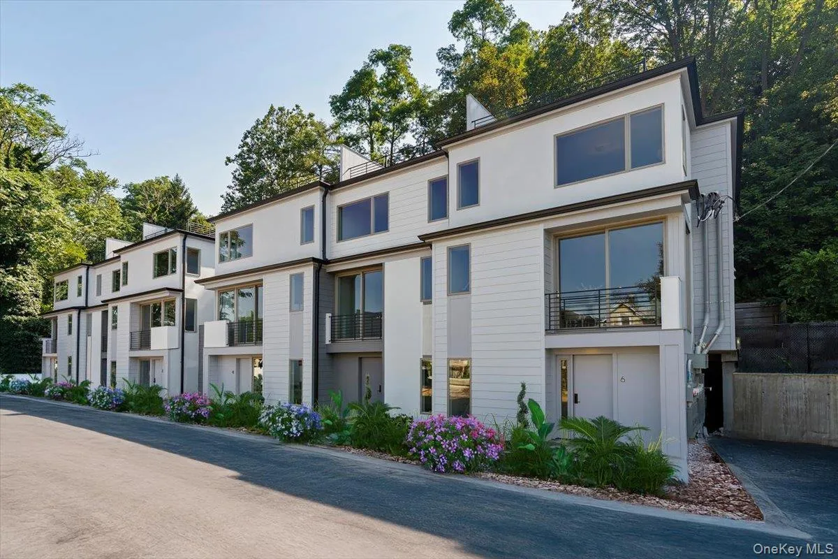 Contemporary new construction design showcasing striking architectural lines in Hastings-on-Hudson Contemporary new construction design showcasing striking architectural lines in Hastings-on-Hudson