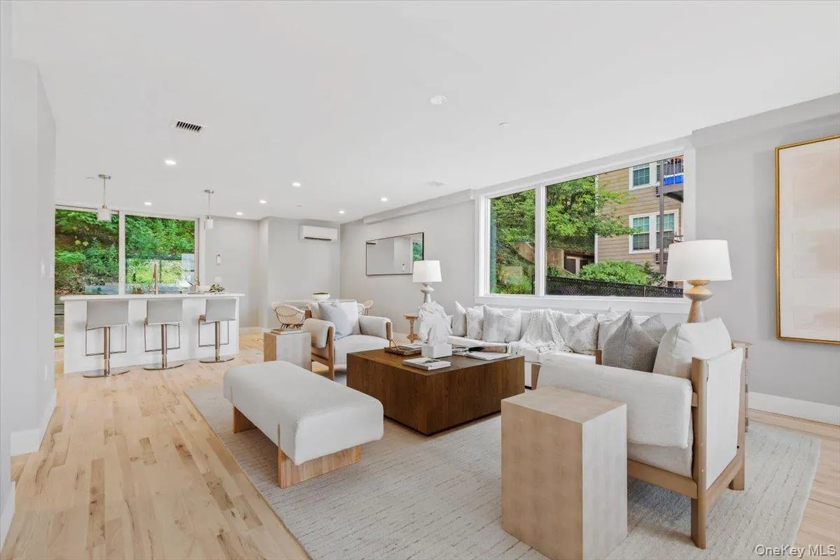Seamless entertaining flow framed by crisp design, recessed lighting, and light hardwood floors. Seamless entertaining flow framed by crisp design, recessed lighting, and light hardwood floors.
