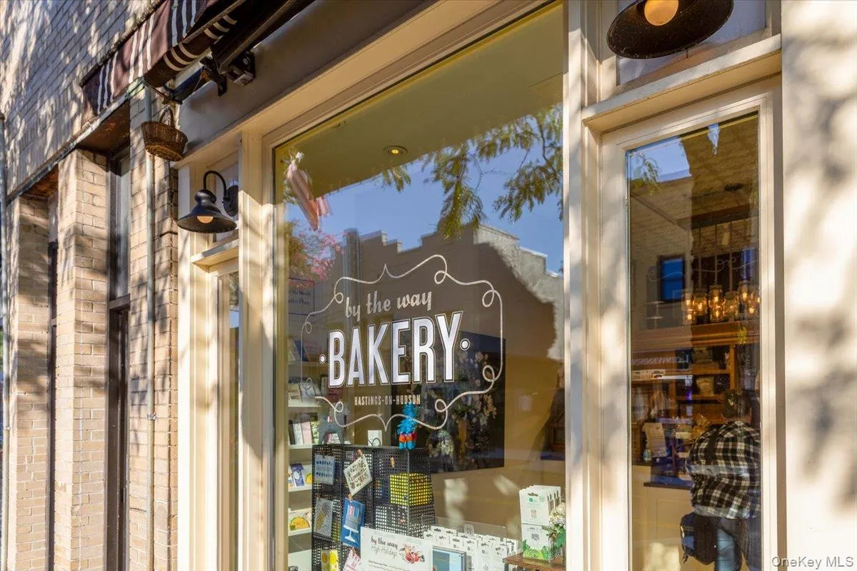 Steps away from artisanal bakeries and local morning coffee spots. Steps away from artisanal bakeries and local morning coffee spots.