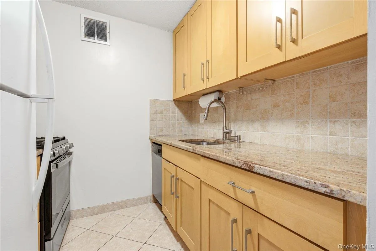 118-18 Union Turnpike, New York, NY, 1 Bedroom Bedrooms, 4 Rooms Rooms,1 BathroomBathrooms,Residential,For Rent,Union,0,1022543 118-18 Union Turnpike, New York, NY, 1 Bedroom Bedrooms, 4 Rooms Rooms,1 BathroomBathrooms,Residential,For Rent,Union,0,1022543
