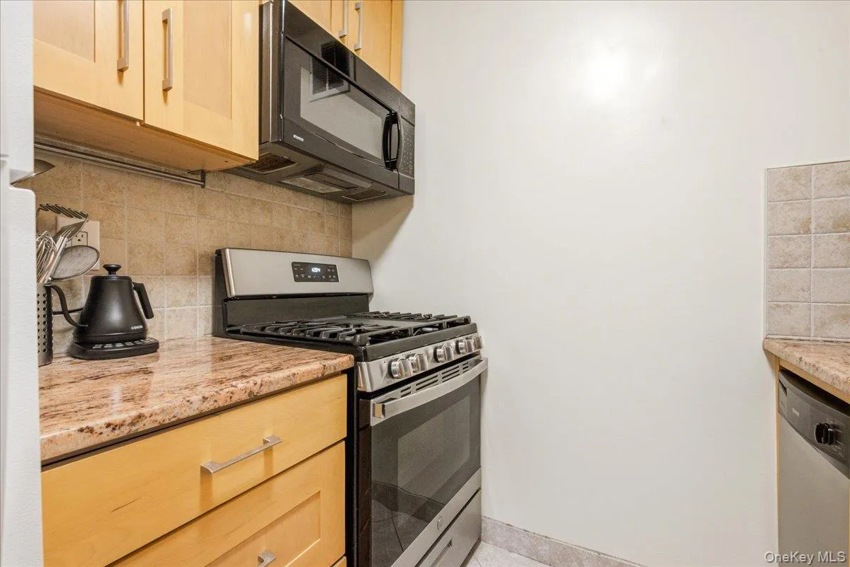 118-18 Union Turnpike, New York, NY, 1 Bedroom Bedrooms, 4 Rooms Rooms,1 BathroomBathrooms,Residential,For Rent,Union,0,1022543 118-18 Union Turnpike, New York, NY, 1 Bedroom Bedrooms, 4 Rooms Rooms,1 BathroomBathrooms,Residential,For Rent,Union,0,1022543