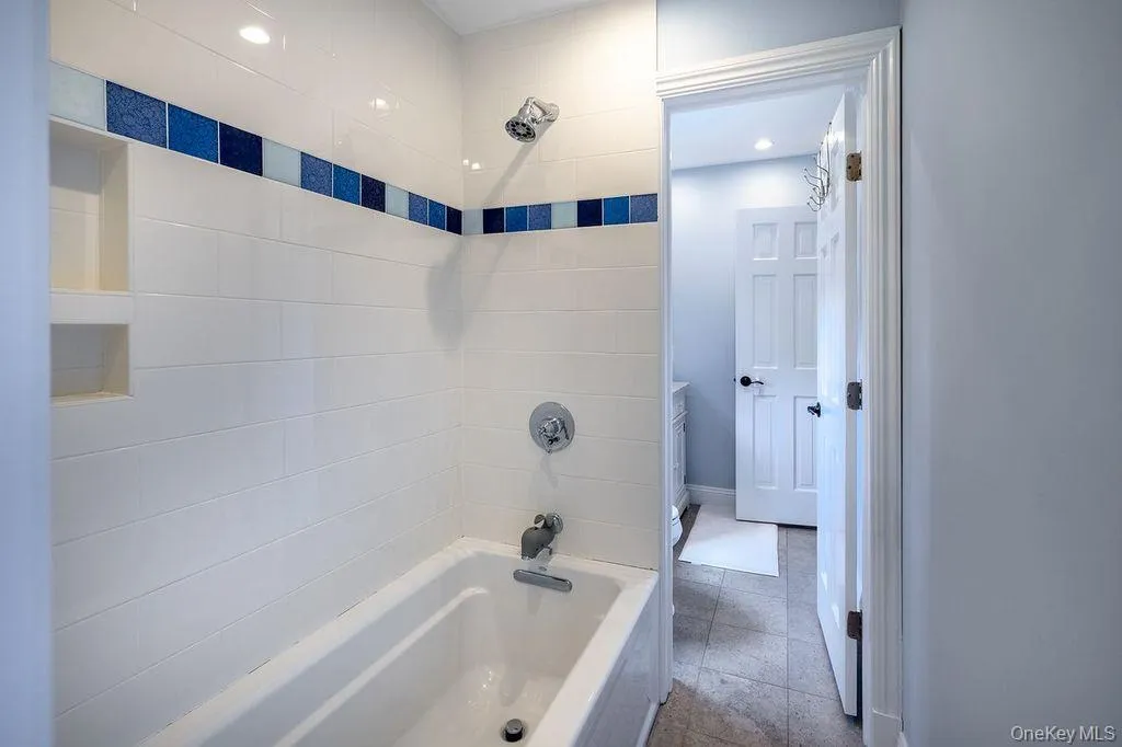 Full Bathroom Full Bathroom