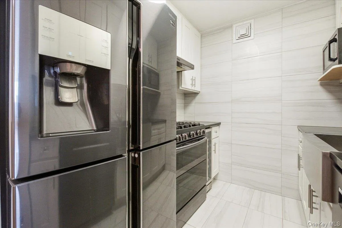 118-18 Union Turnpike, New York, NY, 1 Bedroom Bedrooms, 4 Rooms Rooms,1 BathroomBathrooms,Residential,For Rent,Union,0,1022556 118-18 Union Turnpike, New York, NY, 1 Bedroom Bedrooms, 4 Rooms Rooms,1 BathroomBathrooms,Residential,For Rent,Union,0,1022556