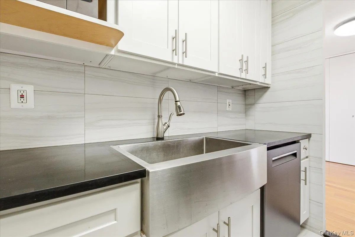118-18 Union Turnpike, New York, NY, 1 Bedroom Bedrooms, 4 Rooms Rooms,1 BathroomBathrooms,Residential,For Rent,Union,0,1022556 118-18 Union Turnpike, New York, NY, 1 Bedroom Bedrooms, 4 Rooms Rooms,1 BathroomBathrooms,Residential,For Rent,Union,0,1022556