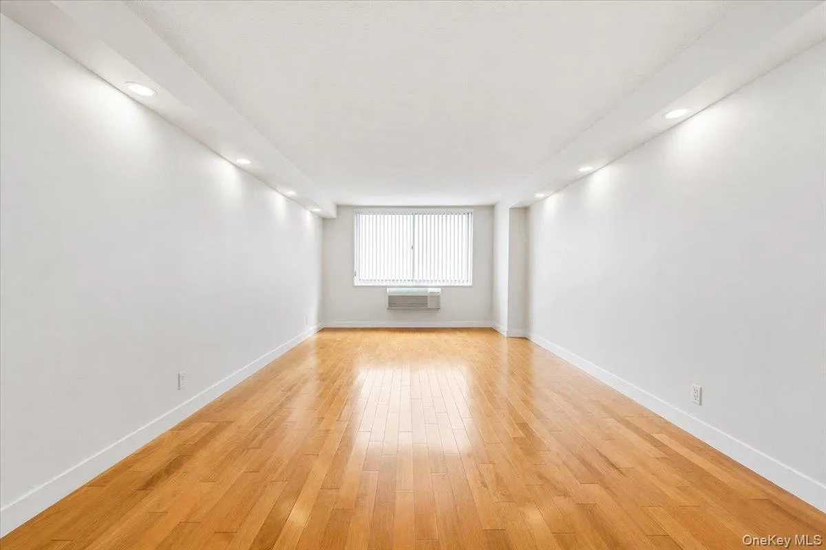 118-18 Union Turnpike, New York, NY, 1 Bedroom Bedrooms, 4 Rooms Rooms,1 BathroomBathrooms,Residential,For Rent,Union,0,1022556 118-18 Union Turnpike, New York, NY, 1 Bedroom Bedrooms, 4 Rooms Rooms,1 BathroomBathrooms,Residential,For Rent,Union,0,1022556
