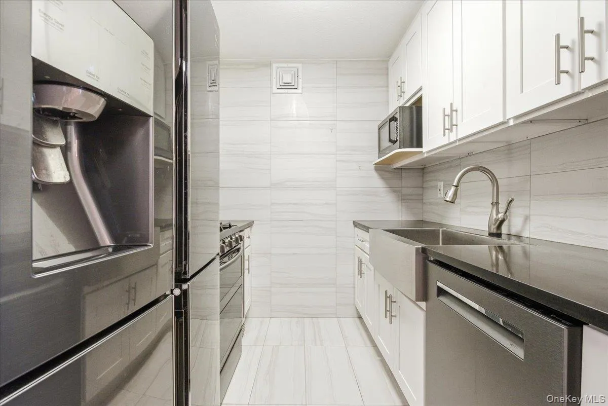118-18 Union Turnpike, New York, NY, 1 Bedroom Bedrooms, 4 Rooms Rooms,1 BathroomBathrooms,Residential,For Rent,Union,0,1022556 118-18 Union Turnpike, New York, NY, 1 Bedroom Bedrooms, 4 Rooms Rooms,1 BathroomBathrooms,Residential,For Rent,Union,0,1022556