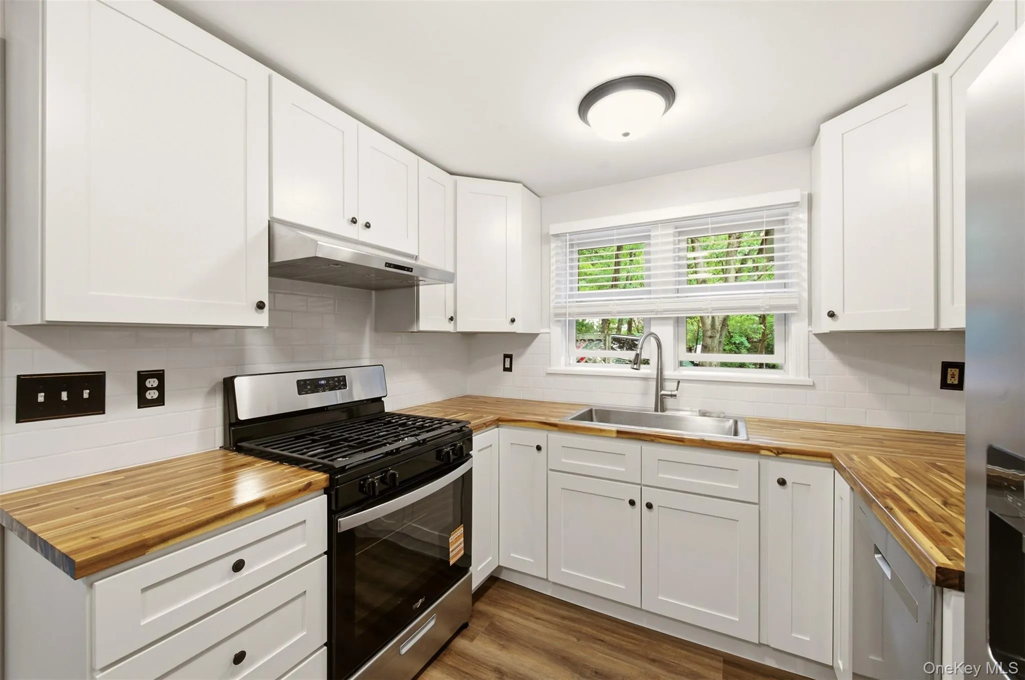 40 Scudder Avenue, Huntington, NY, 1 Bedroom Bedrooms, 4 Rooms Rooms,1 BathroomBathrooms,Residential Lease,For Rent,Scudder,0,1022560 40 Scudder Avenue, Huntington, NY, 1 Bedroom Bedrooms, 4 Rooms Rooms,1 BathroomBathrooms,Residential Lease,For Rent,Scudder,0,1022560