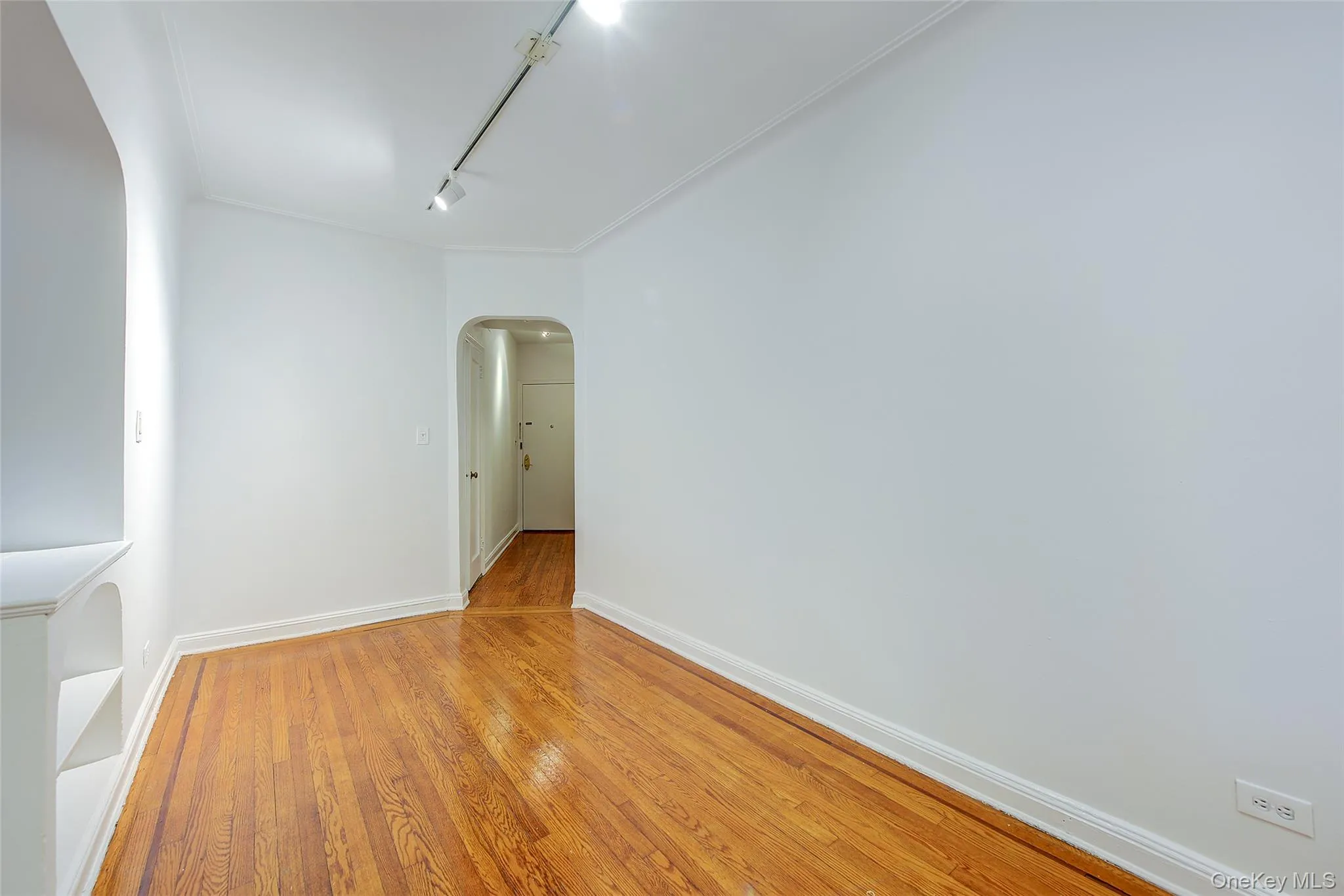35-24 78th Street, New York, NY, 1 Bedroom Bedrooms, 3 Rooms Rooms,1 BathroomBathrooms,Residential,For Rent,78th,0,1022572 35-24 78th Street, New York, NY, 1 Bedroom Bedrooms, 3 Rooms Rooms,1 BathroomBathrooms,Residential,For Rent,78th,0,1022572