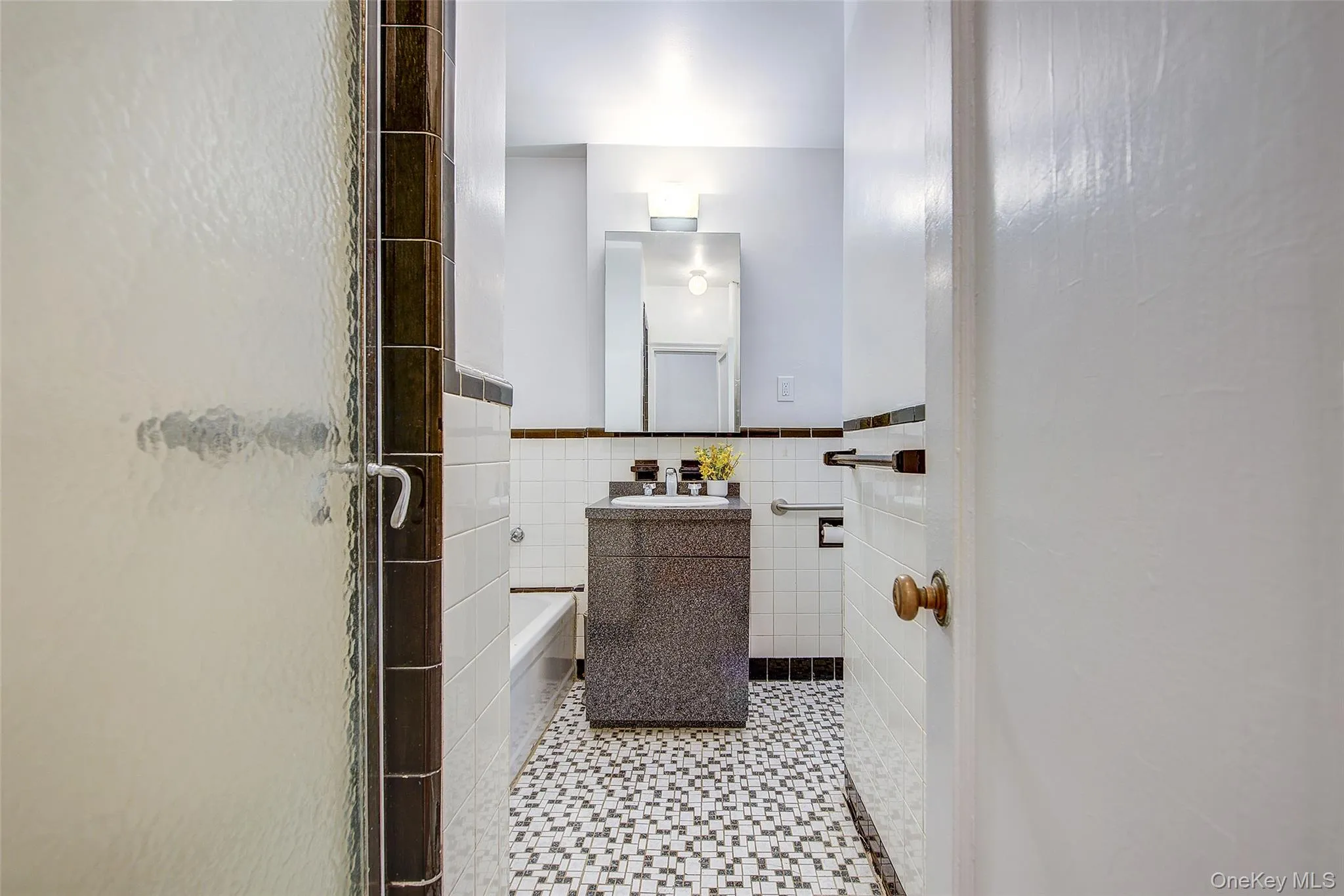 35-24 78th Street, New York, NY, 1 Bedroom Bedrooms, 3 Rooms Rooms,1 BathroomBathrooms,Residential,For Rent,78th,0,1022572 35-24 78th Street, New York, NY, 1 Bedroom Bedrooms, 3 Rooms Rooms,1 BathroomBathrooms,Residential,For Rent,78th,0,1022572