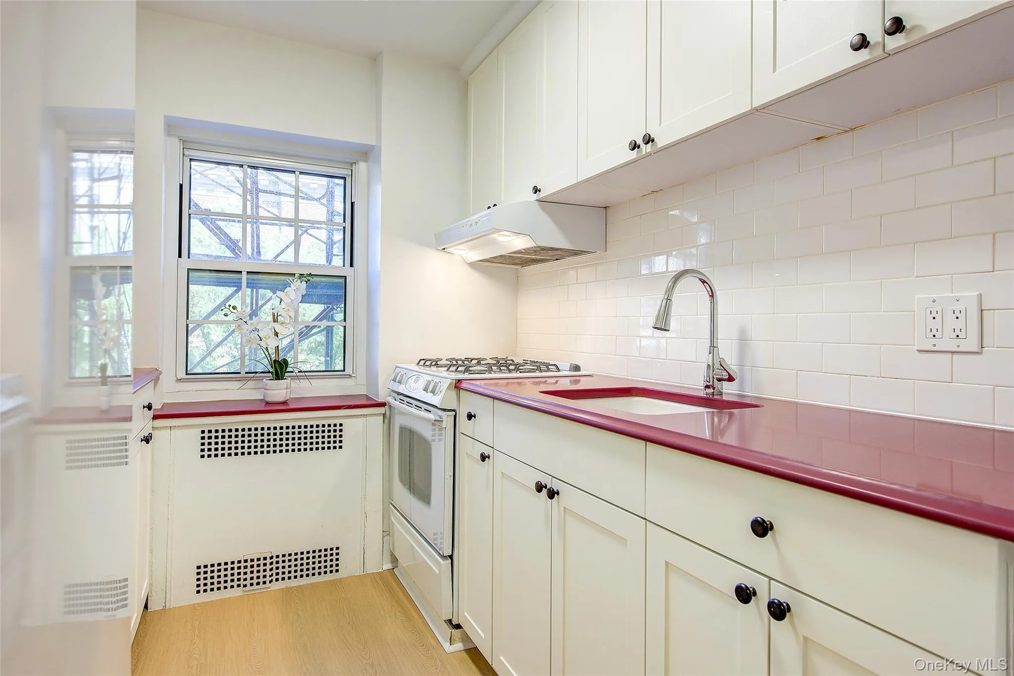 35-24 78th Street, New York, NY, 1 Bedroom Bedrooms, 3 Rooms Rooms,1 BathroomBathrooms,Residential,For Rent,78th,0,1022572 35-24 78th Street, New York, NY, 1 Bedroom Bedrooms, 3 Rooms Rooms,1 BathroomBathrooms,Residential,For Rent,78th,0,1022572