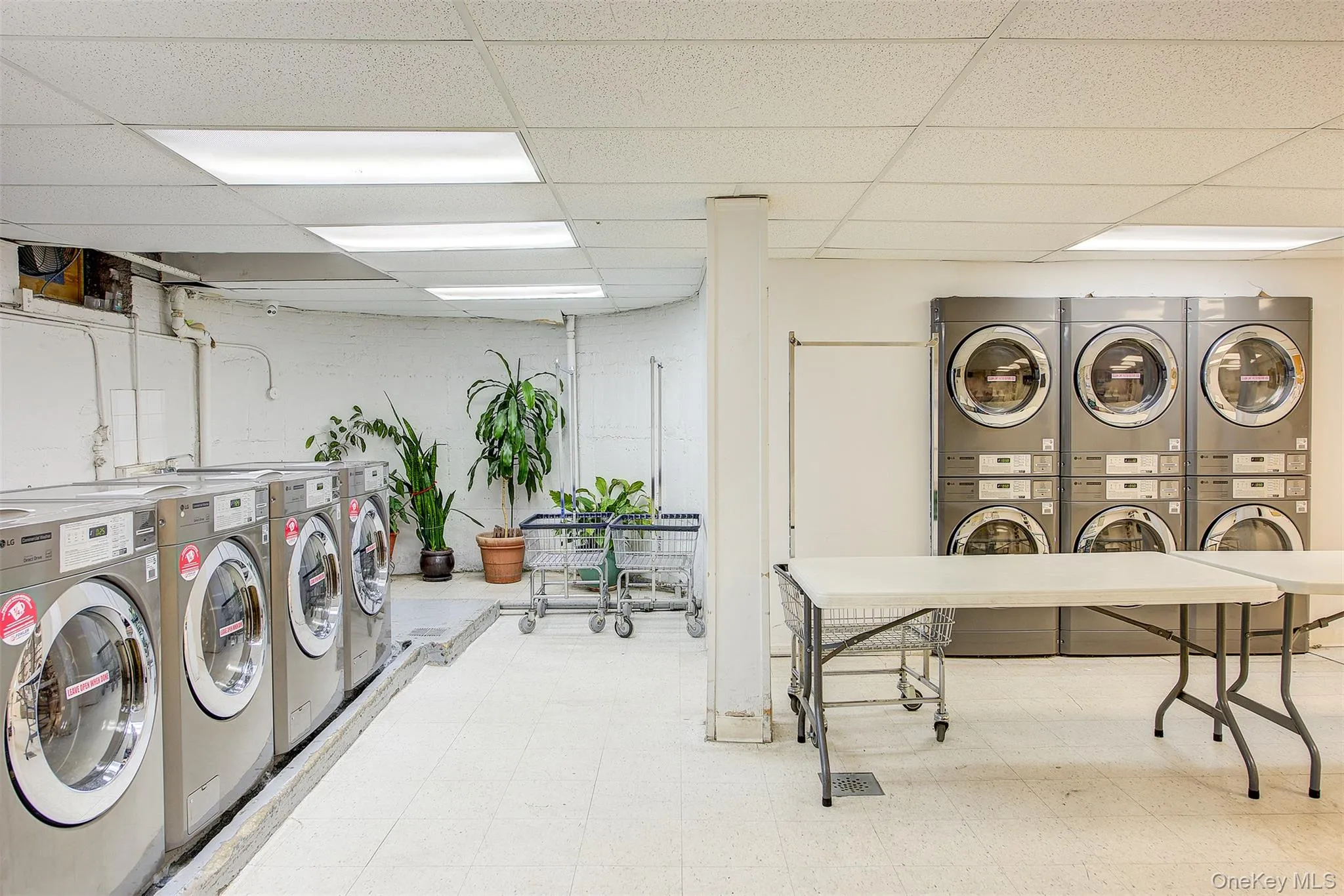 35-24 78th Street, New York, NY, 1 Bedroom Bedrooms, 3 Rooms Rooms,1 BathroomBathrooms,Residential,For Rent,78th,0,1022572 35-24 78th Street, New York, NY, 1 Bedroom Bedrooms, 3 Rooms Rooms,1 BathroomBathrooms,Residential,For Rent,78th,0,1022572