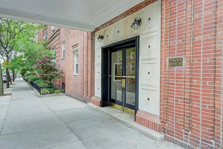 35-24 78th Street, New York, NY, 1 Bedroom Bedrooms, 3 Rooms Rooms,1 BathroomBathrooms,Residential,For Rent,78th,0,1022572 35-24 78th Street, New York, NY, 1 Bedroom Bedrooms, 3 Rooms Rooms,1 BathroomBathrooms,Residential,For Rent,78th,0,1022572