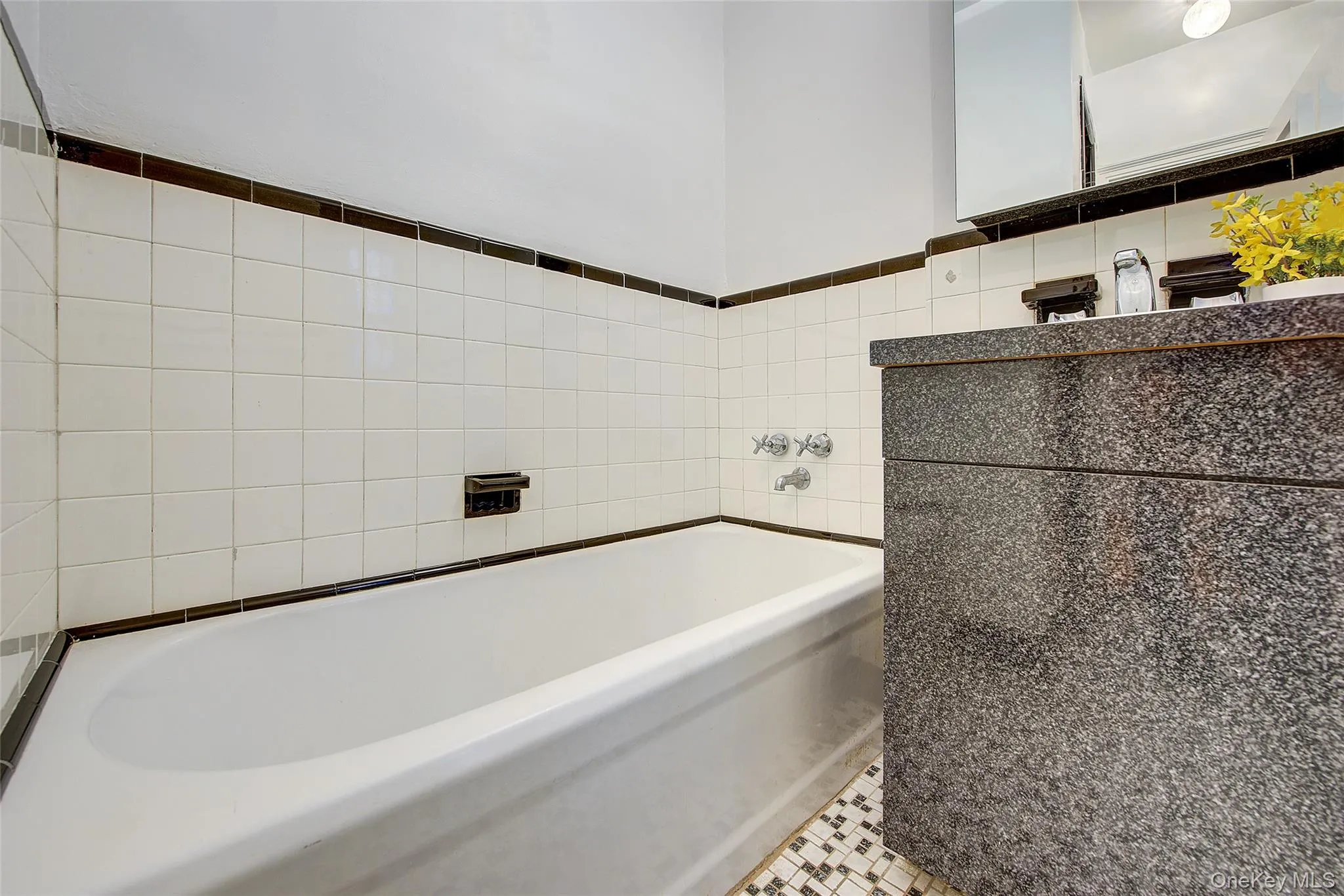 35-24 78th Street, New York, NY, 1 Bedroom Bedrooms, 3 Rooms Rooms,1 BathroomBathrooms,Residential,For Rent,78th,0,1022572 35-24 78th Street, New York, NY, 1 Bedroom Bedrooms, 3 Rooms Rooms,1 BathroomBathrooms,Residential,For Rent,78th,0,1022572