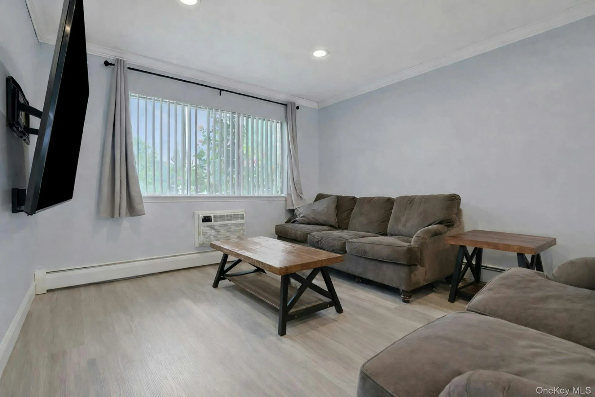 Even a wall mount for your television! Even a wall mount for your television!