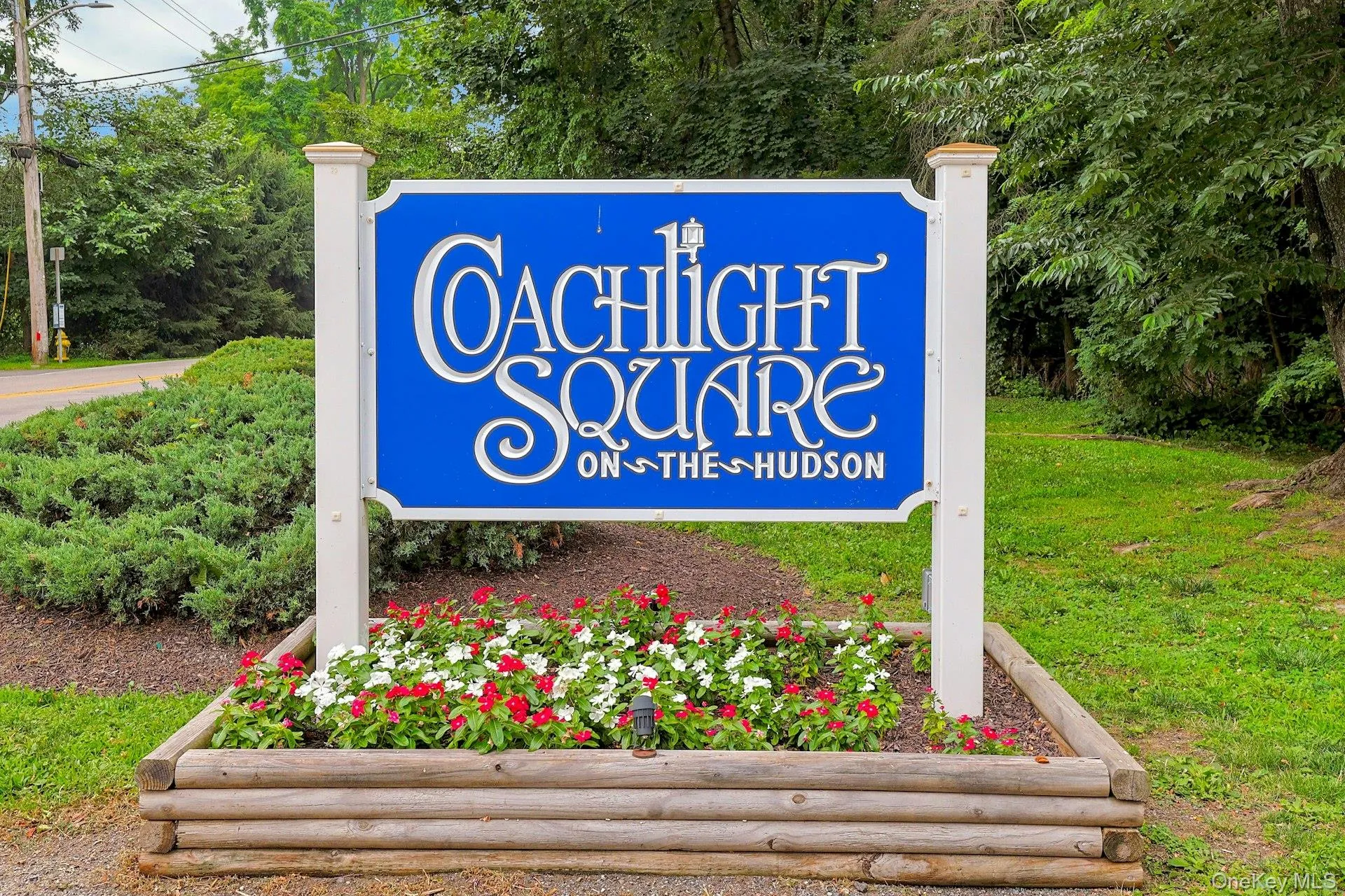 Welcome to Coachlight Square! Welcome to Coachlight Square!