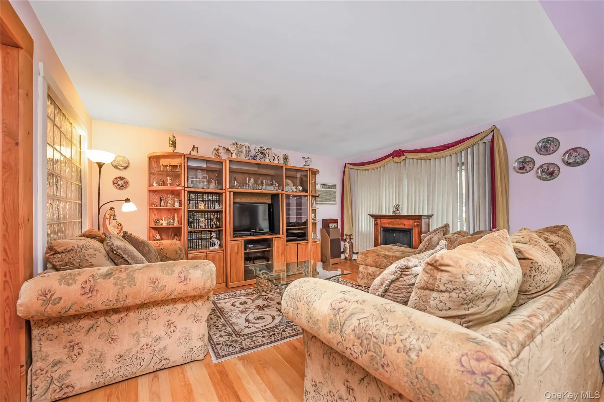2 Glow Lane, Oyster Bay, NY, 5 Bedrooms Bedrooms, 10 Rooms Rooms,2 BathroomsBathrooms,Residential,For Rent,Glow,0,1022584 2 Glow Lane, Oyster Bay, NY, 5 Bedrooms Bedrooms, 10 Rooms Rooms,2 BathroomsBathrooms,Residential,For Rent,Glow,0,1022584