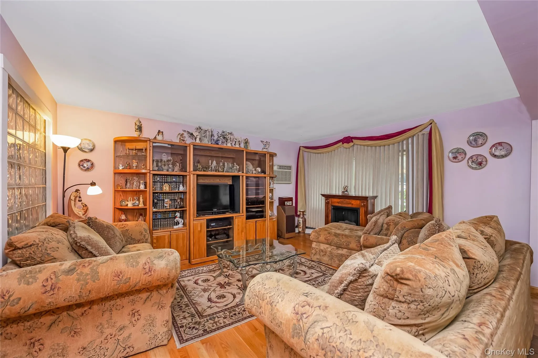 2 Glow Lane, Oyster Bay, NY, 5 Bedrooms Bedrooms, 10 Rooms Rooms,2 BathroomsBathrooms,Residential,For Rent,Glow,0,1022584 2 Glow Lane, Oyster Bay, NY, 5 Bedrooms Bedrooms, 10 Rooms Rooms,2 BathroomsBathrooms,Residential,For Rent,Glow,0,1022584