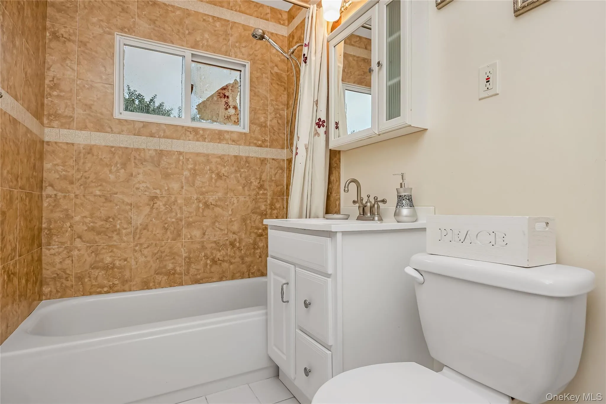 2 Glow Lane, Oyster Bay, NY, 5 Bedrooms Bedrooms, 10 Rooms Rooms,2 BathroomsBathrooms,Residential,For Rent,Glow,0,1022584 2 Glow Lane, Oyster Bay, NY, 5 Bedrooms Bedrooms, 10 Rooms Rooms,2 BathroomsBathrooms,Residential,For Rent,Glow,0,1022584