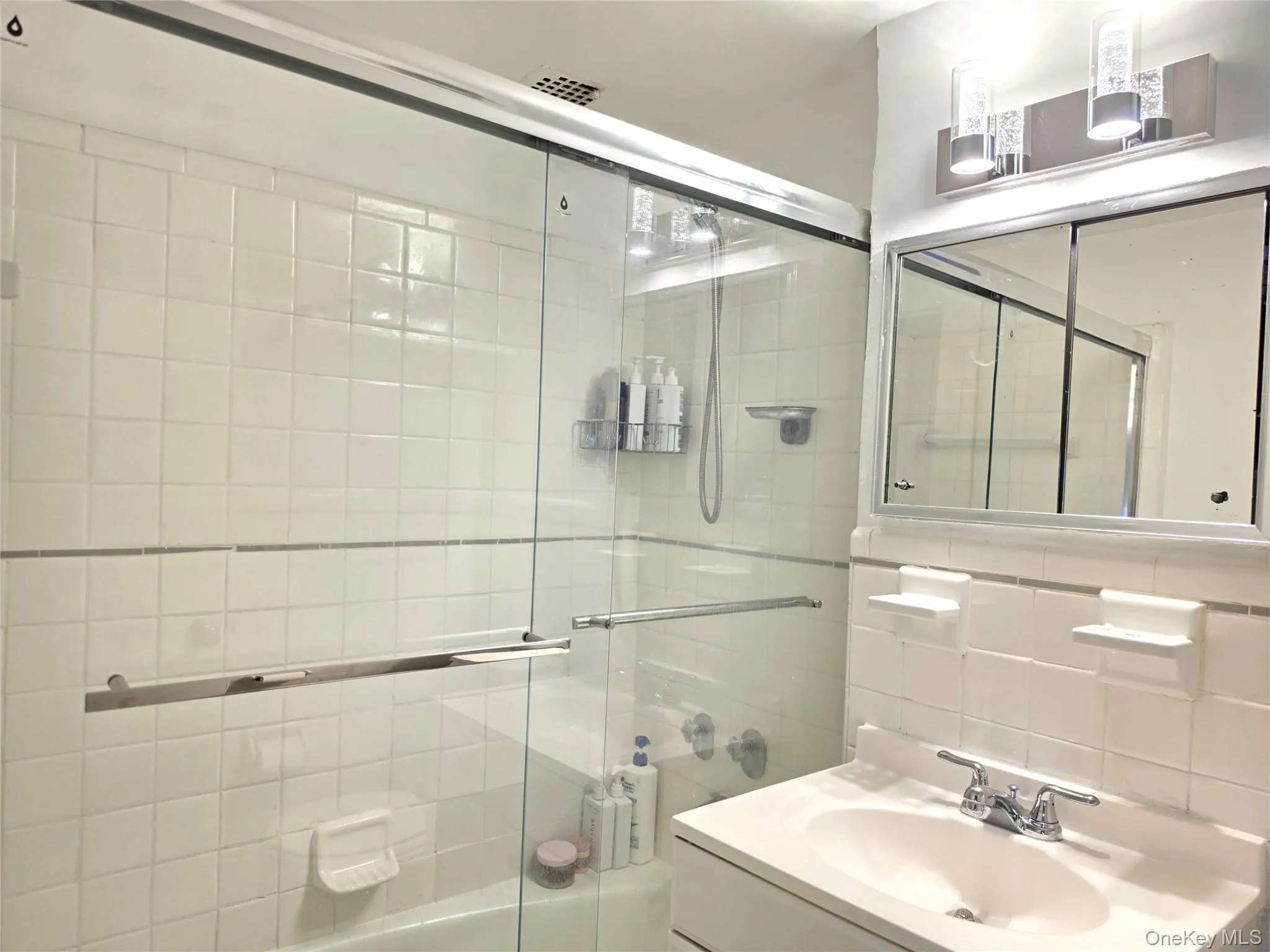 61-15 97th Street, New York, NY, 1 Bedroom Bedrooms, 3 Rooms Rooms,1 BathroomBathrooms,Residential,For Rent,97th,0,1022588 61-15 97th Street, New York, NY, 1 Bedroom Bedrooms, 3 Rooms Rooms,1 BathroomBathrooms,Residential,For Rent,97th,0,1022588