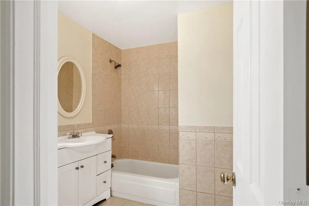 5 Crosby Place, New Rochelle, NY, 3 Bedrooms Bedrooms, 6 Rooms Rooms,2 BathroomsBathrooms,Residential Lease,For Rent,Crosby,0,1022591 5 Crosby Place, New Rochelle, NY, 3 Bedrooms Bedrooms, 6 Rooms Rooms,2 BathroomsBathrooms,Residential Lease,For Rent,Crosby,0,1022591