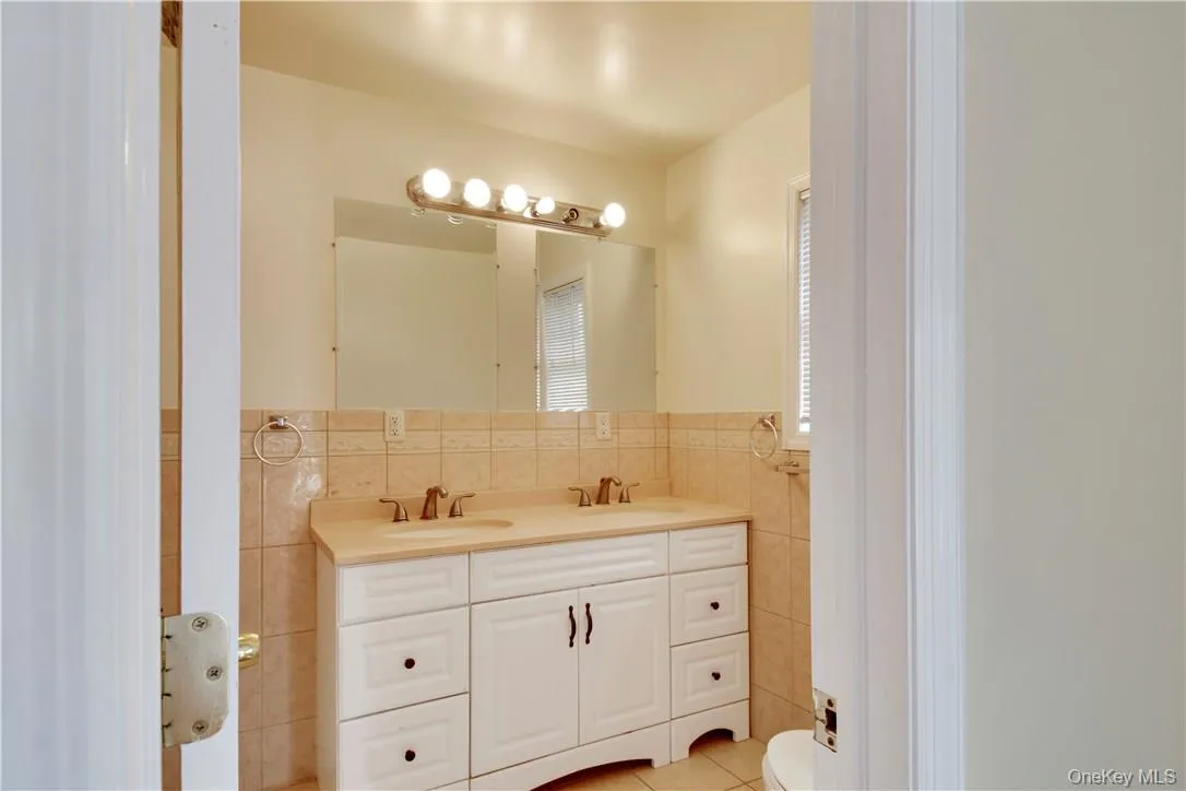 5 Crosby Place, New Rochelle, NY, 3 Bedrooms Bedrooms, 6 Rooms Rooms,2 BathroomsBathrooms,Residential Lease,For Rent,Crosby,0,1022591 5 Crosby Place, New Rochelle, NY, 3 Bedrooms Bedrooms, 6 Rooms Rooms,2 BathroomsBathrooms,Residential Lease,For Rent,Crosby,0,1022591