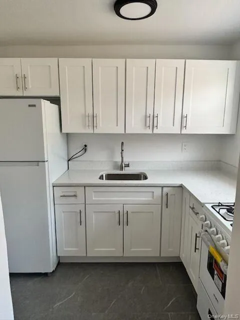 33 Van Wart Avenue, White Plains, NY, 2 Bedrooms Bedrooms, 4 Rooms Rooms,1 BathroomBathrooms,Residential Lease,For Rent,Van Wart,0,1022593 33 Van Wart Avenue, White Plains, NY, 2 Bedrooms Bedrooms, 4 Rooms Rooms,1 BathroomBathrooms,Residential Lease,For Rent,Van Wart,0,1022593