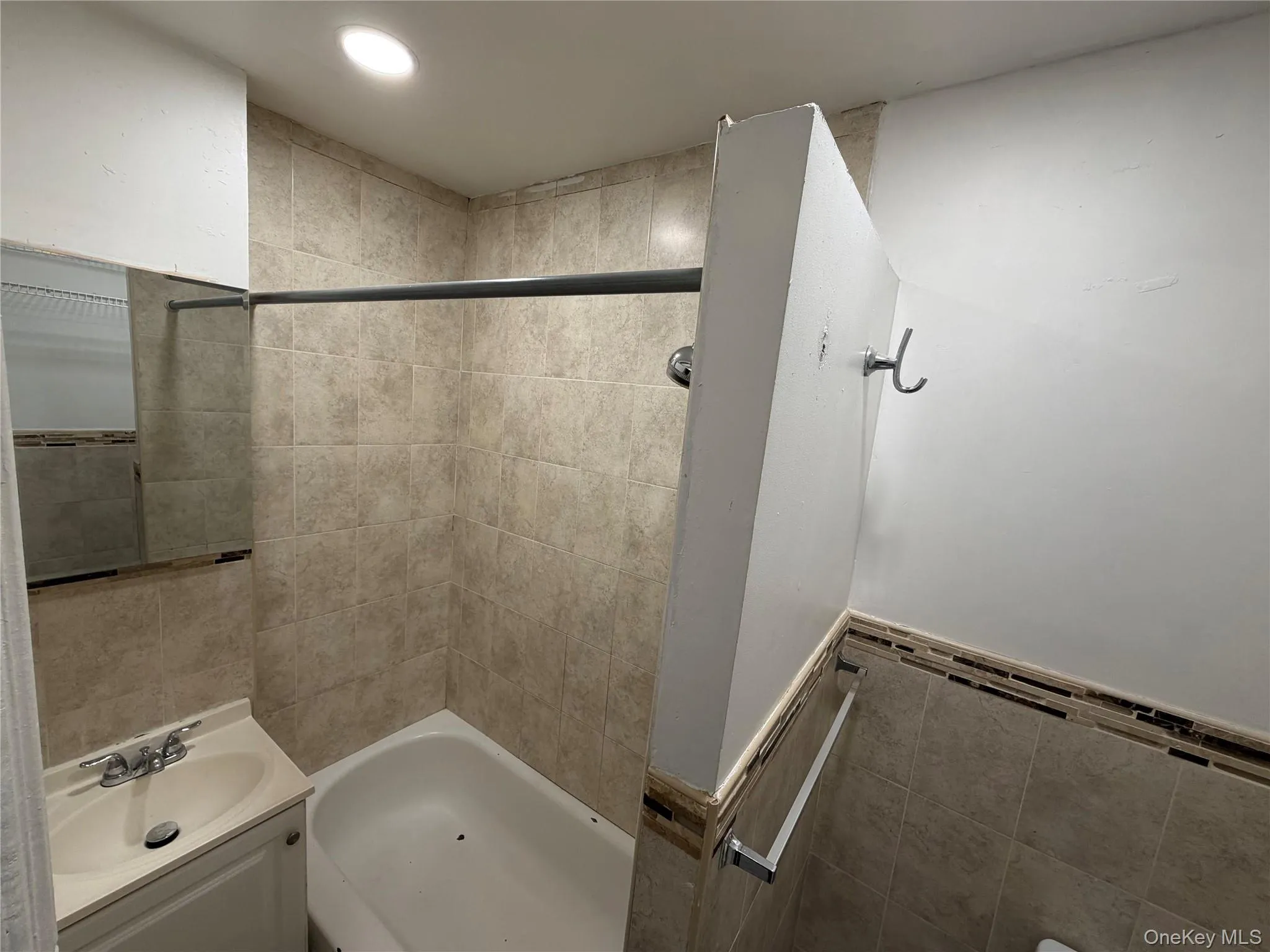 655 Sheffield Avenue, New York, NY, 2 Bedrooms Bedrooms, 6 Rooms Rooms,1 BathroomBathrooms,Residential Lease,For Rent,Sheffield,0,1022596 655 Sheffield Avenue, New York, NY, 2 Bedrooms Bedrooms, 6 Rooms Rooms,1 BathroomBathrooms,Residential Lease,For Rent,Sheffield,0,1022596