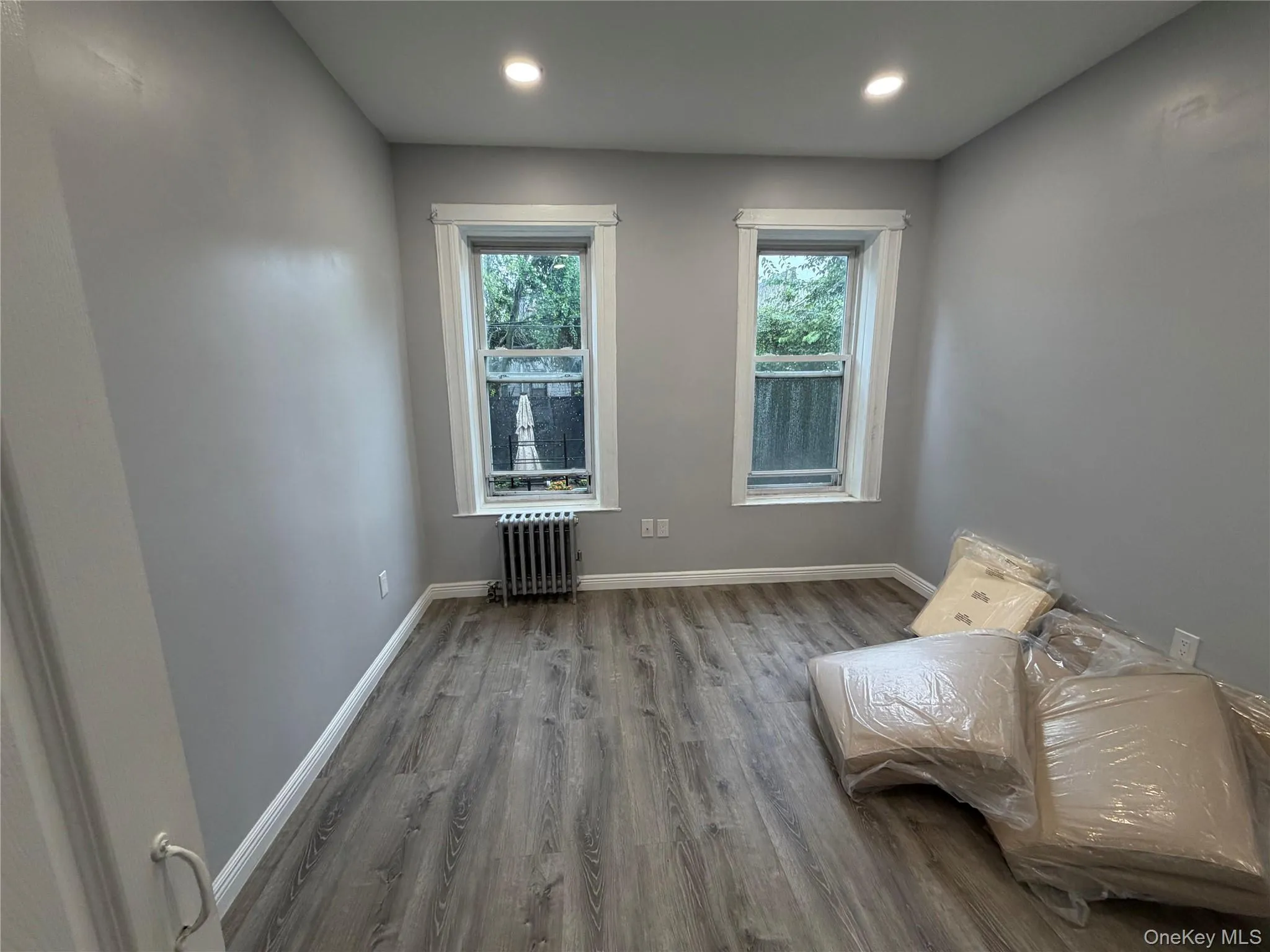 655 Sheffield Avenue, New York, NY, 2 Bedrooms Bedrooms, 6 Rooms Rooms,1 BathroomBathrooms,Residential Lease,For Rent,Sheffield,0,1022596 655 Sheffield Avenue, New York, NY, 2 Bedrooms Bedrooms, 6 Rooms Rooms,1 BathroomBathrooms,Residential Lease,For Rent,Sheffield,0,1022596