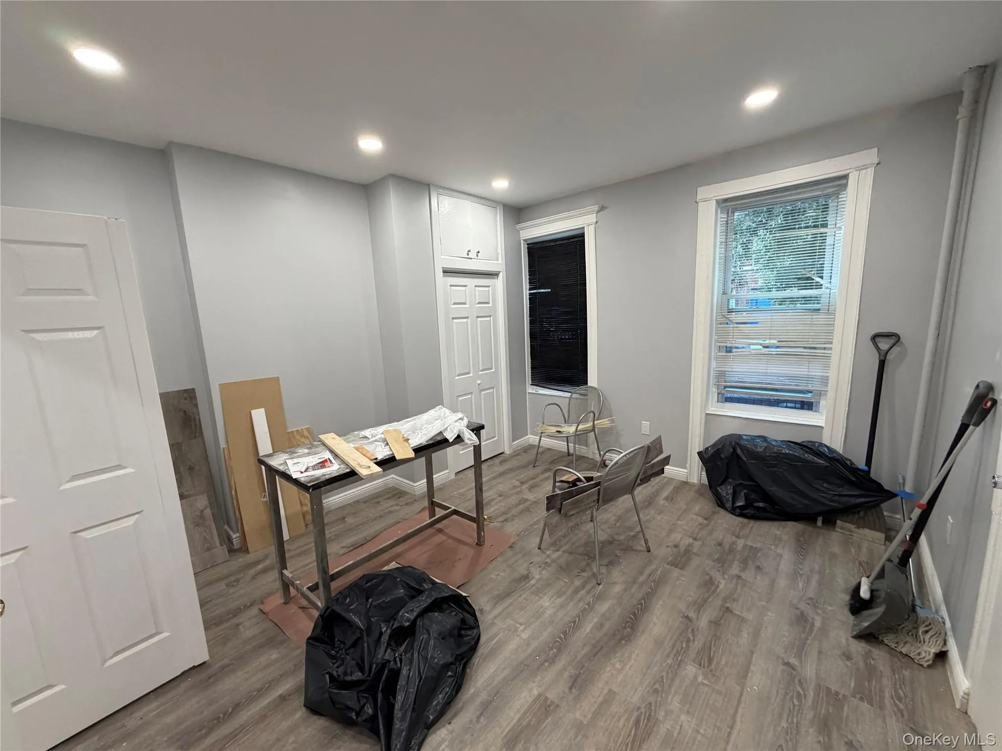 655 Sheffield Avenue, New York, NY, 2 Bedrooms Bedrooms, 6 Rooms Rooms,1 BathroomBathrooms,Residential Lease,For Rent,Sheffield,0,1022596 655 Sheffield Avenue, New York, NY, 2 Bedrooms Bedrooms, 6 Rooms Rooms,1 BathroomBathrooms,Residential Lease,For Rent,Sheffield,0,1022596