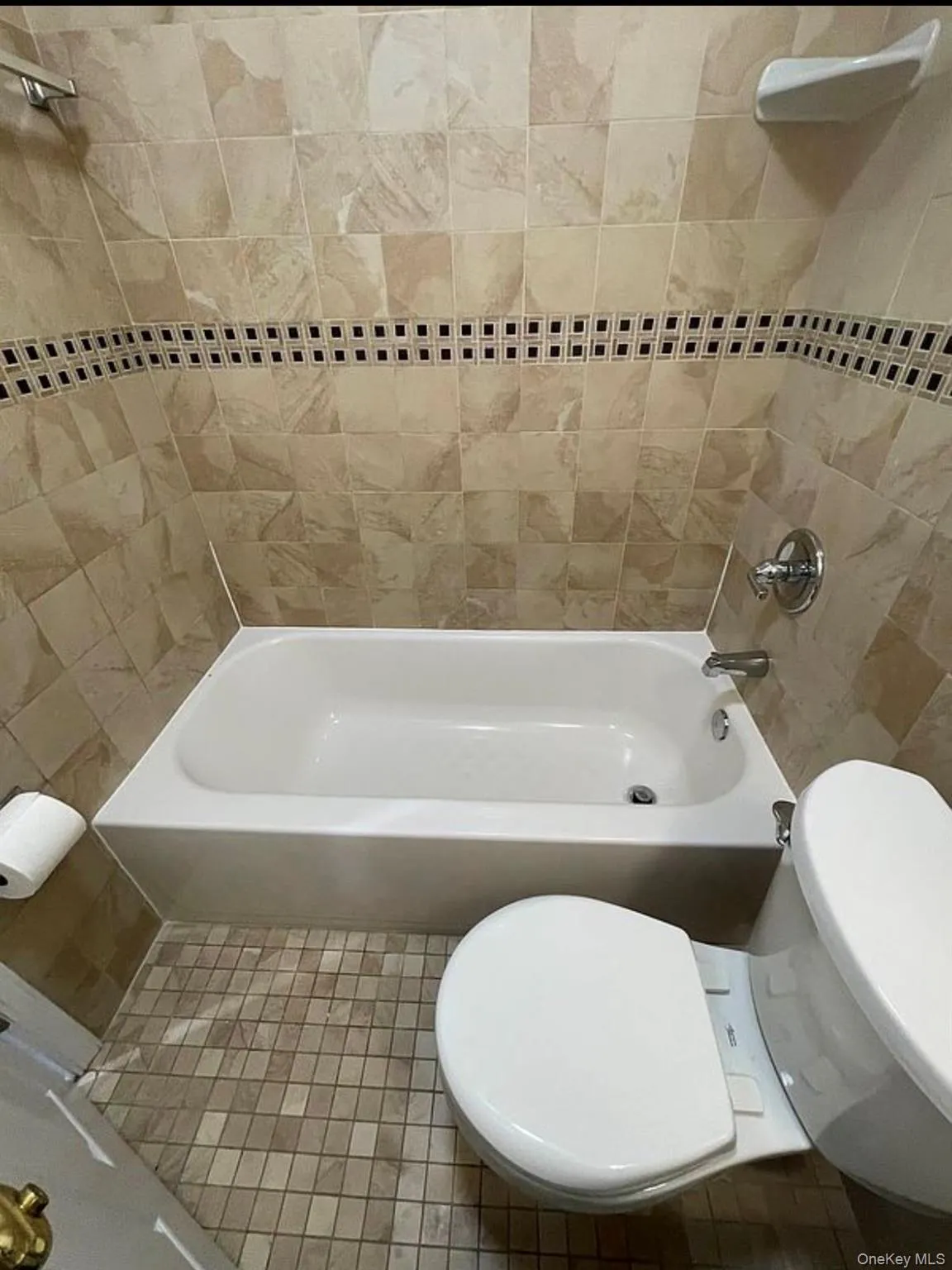 2401 Beverley Road, New York, NY, 1 Bedroom Bedrooms, 4 Rooms Rooms,1 BathroomBathrooms,Residential Lease,For Rent,Beverley,0,1022613 2401 Beverley Road, New York, NY, 1 Bedroom Bedrooms, 4 Rooms Rooms,1 BathroomBathrooms,Residential Lease,For Rent,Beverley,0,1022613